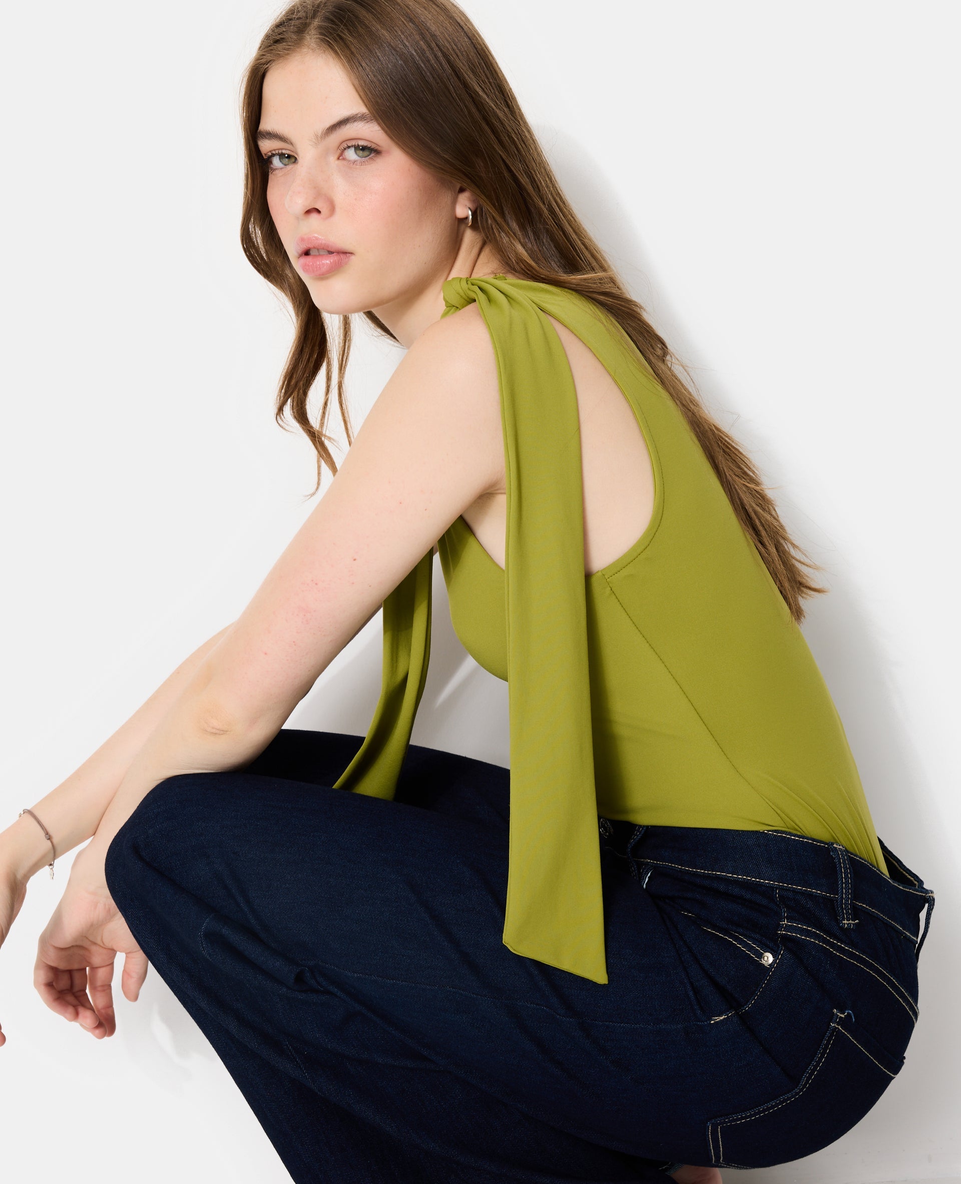 Top asymétrique avec nœud sur épaule