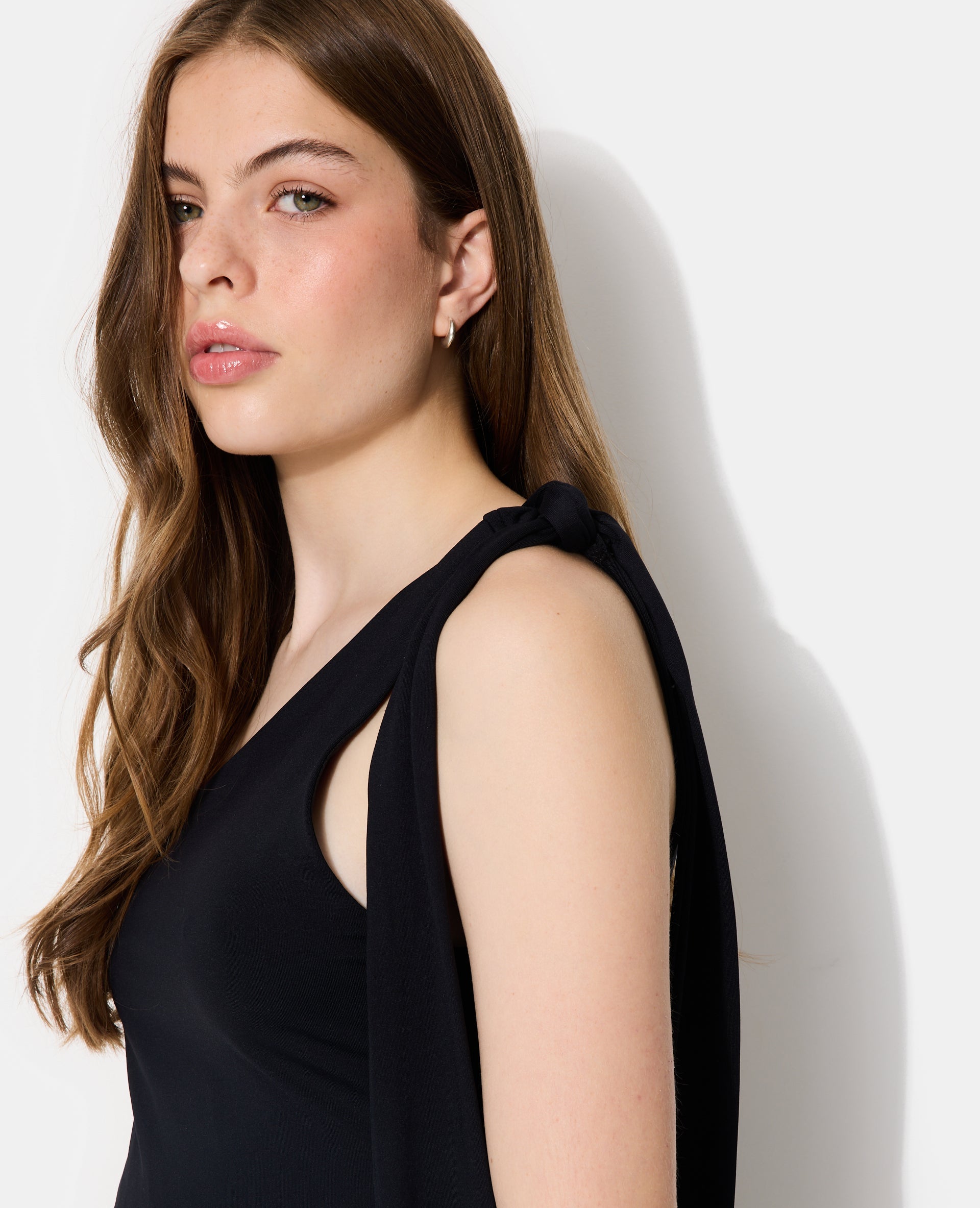 Top asymétrique avec nœud sur épaule