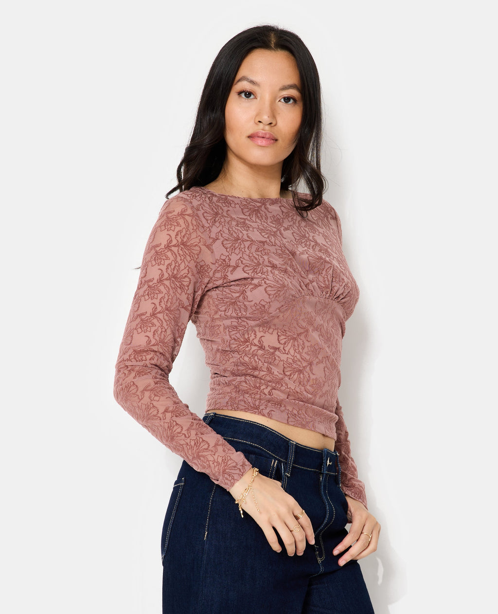 Top en résille avec motifs fleurs en velours