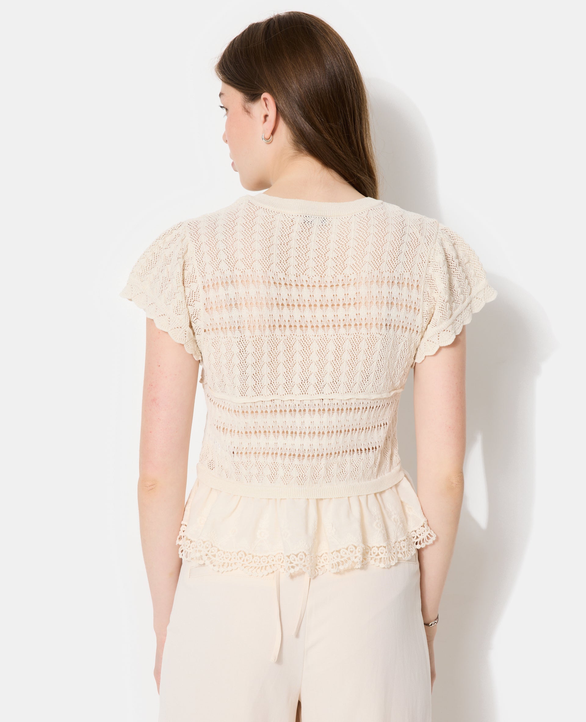 Gilet manches courtes en maille ajourée et dentelle