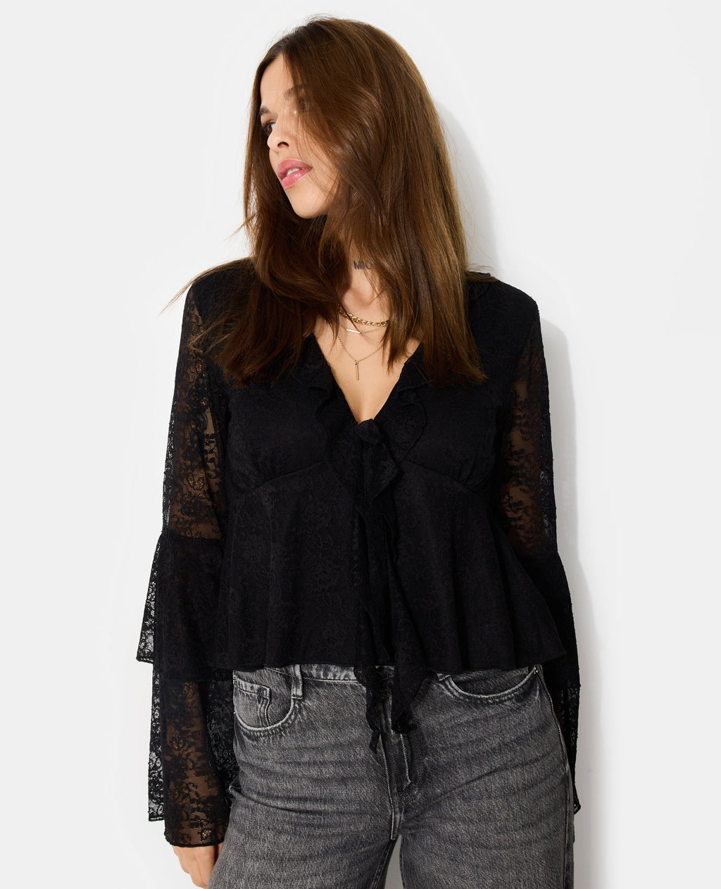 Blouse en dentelle avec volants et manches flare
