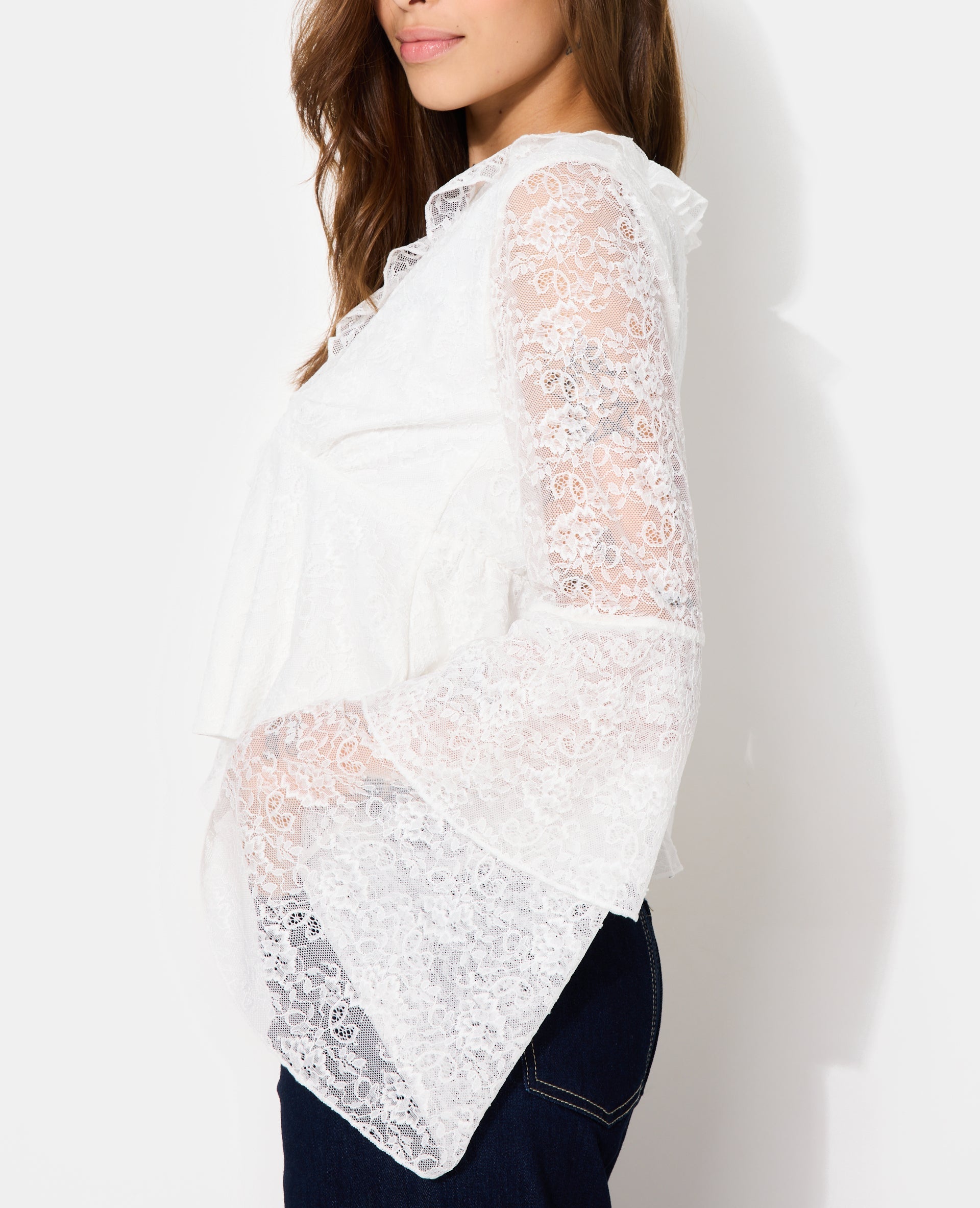 Blouse en dentelle avec volants et manches flare