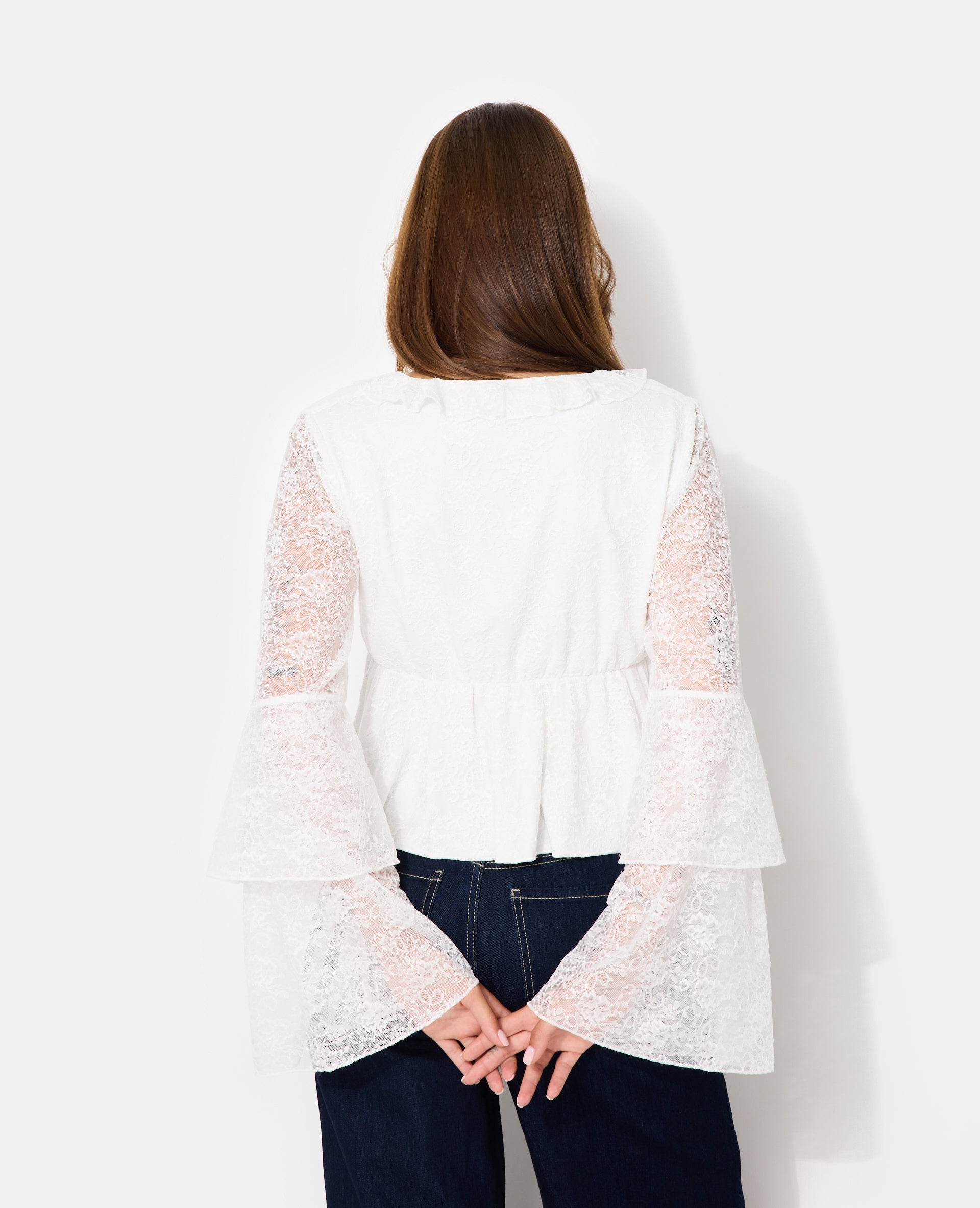Blouse en dentelle avec volants et manches flare