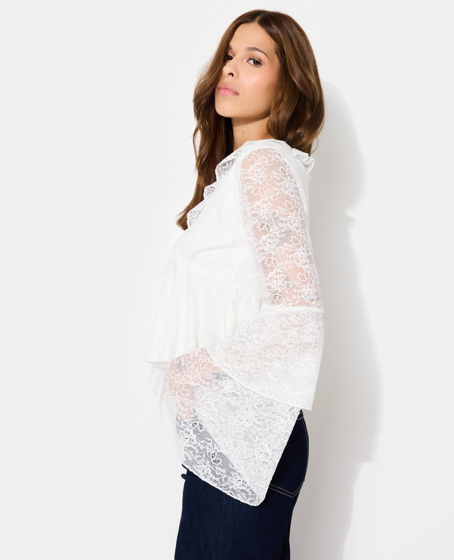 Blouse en dentelle avec volants et manches flare