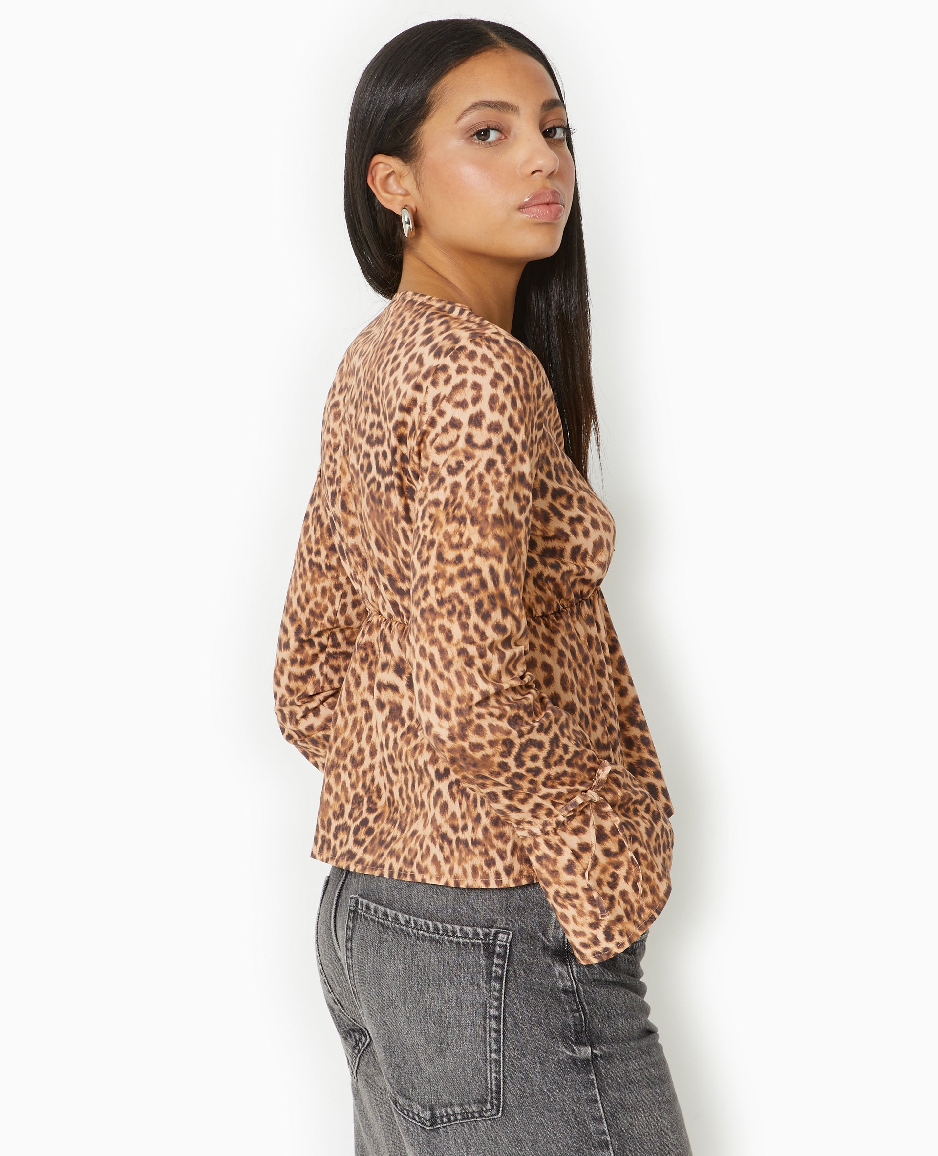 Blouse motif léopard avec manches flare