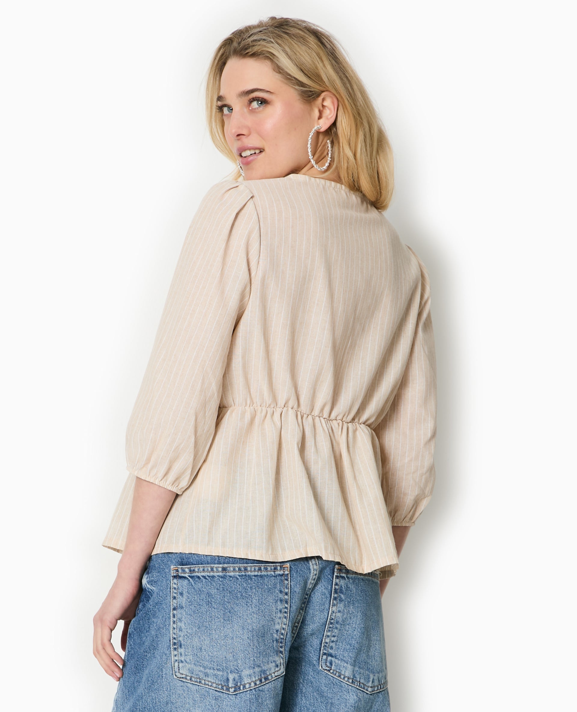 Blouse rayée avec nouettes et manches bouffantes