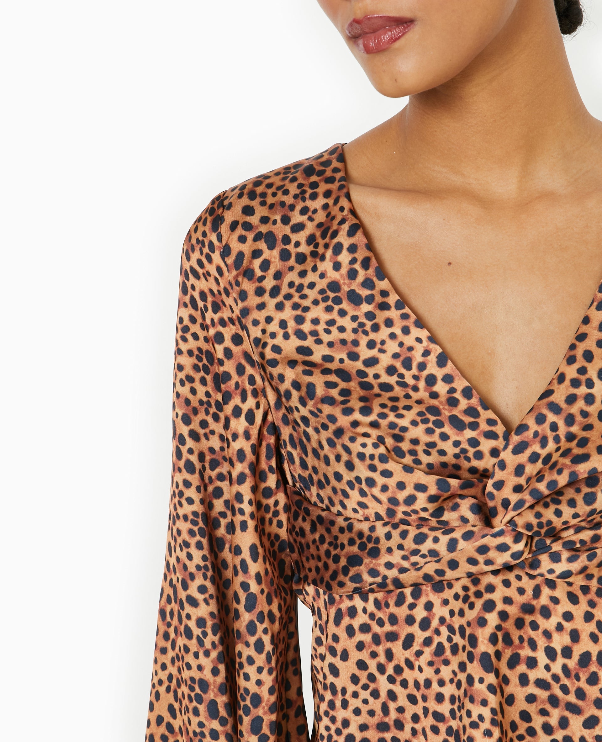 Blouse en tissu satiné motif léopard