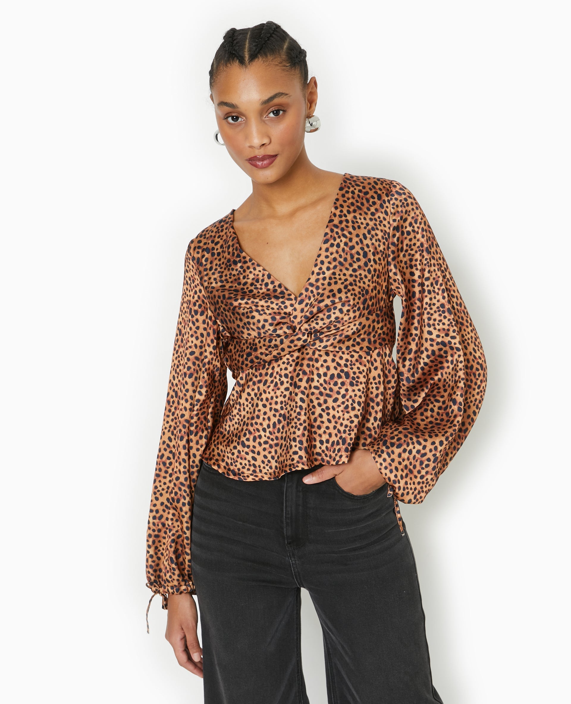 Blouse en tissu satiné motif léopard