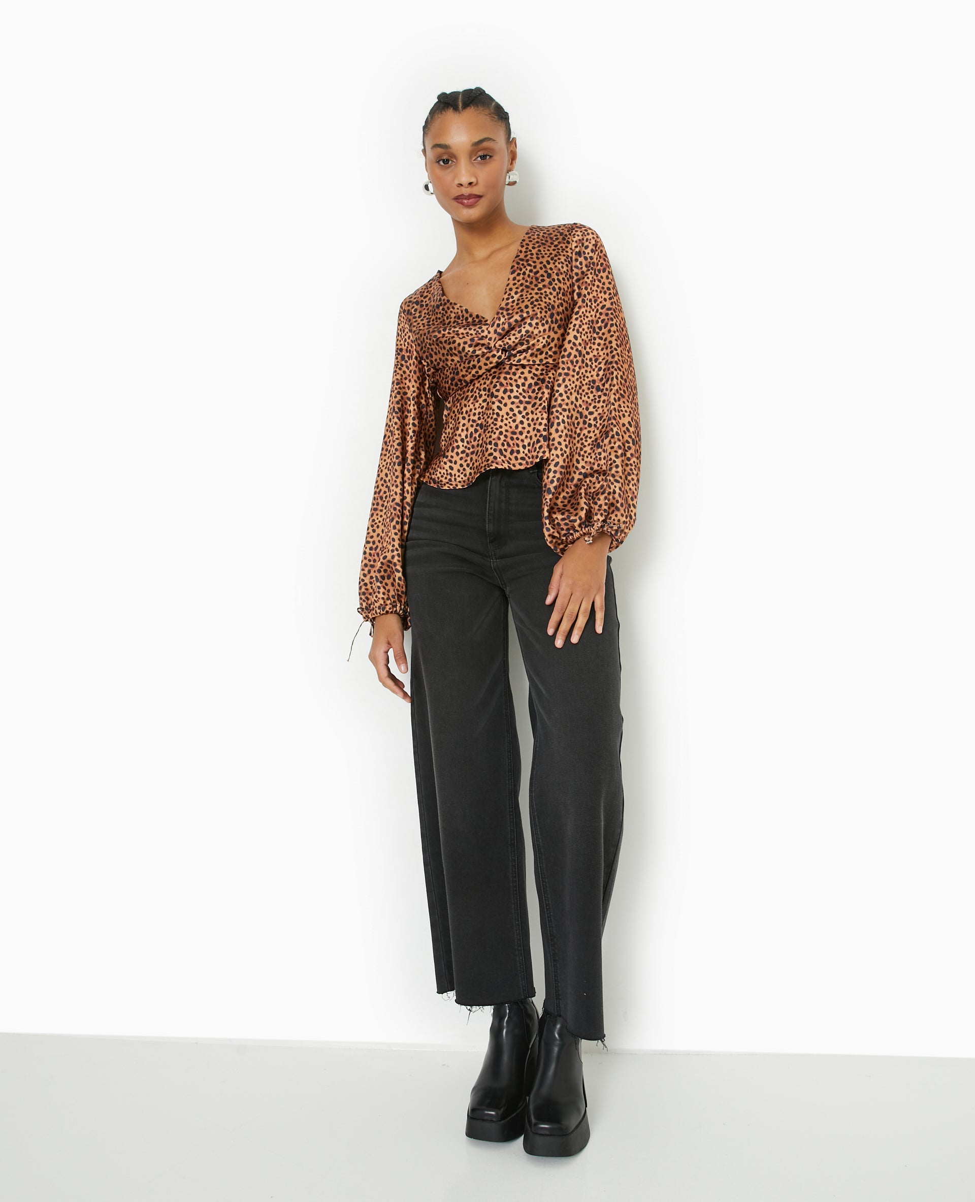 Blouse en tissu satiné motif léopard