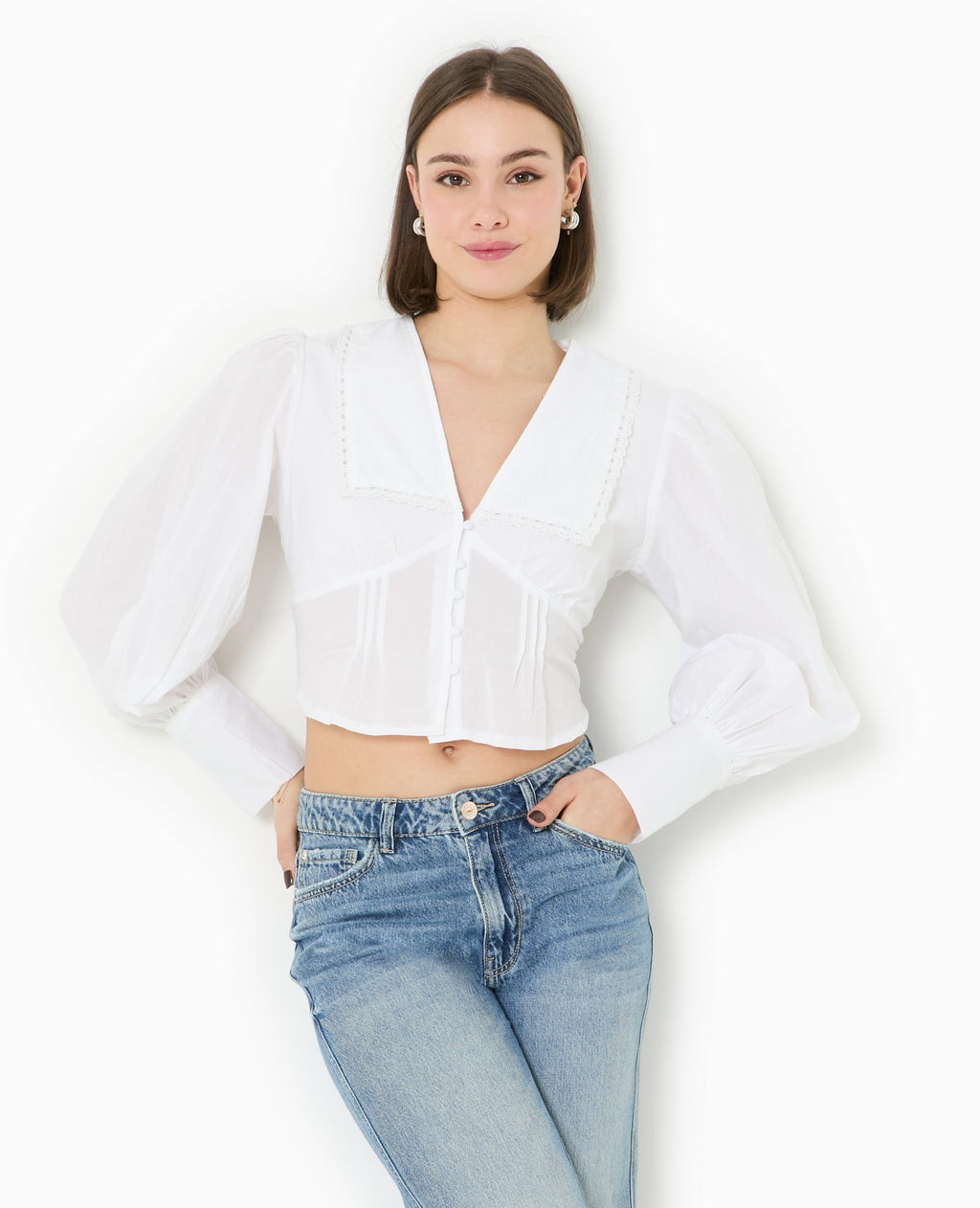 Blouse courte avec grand col