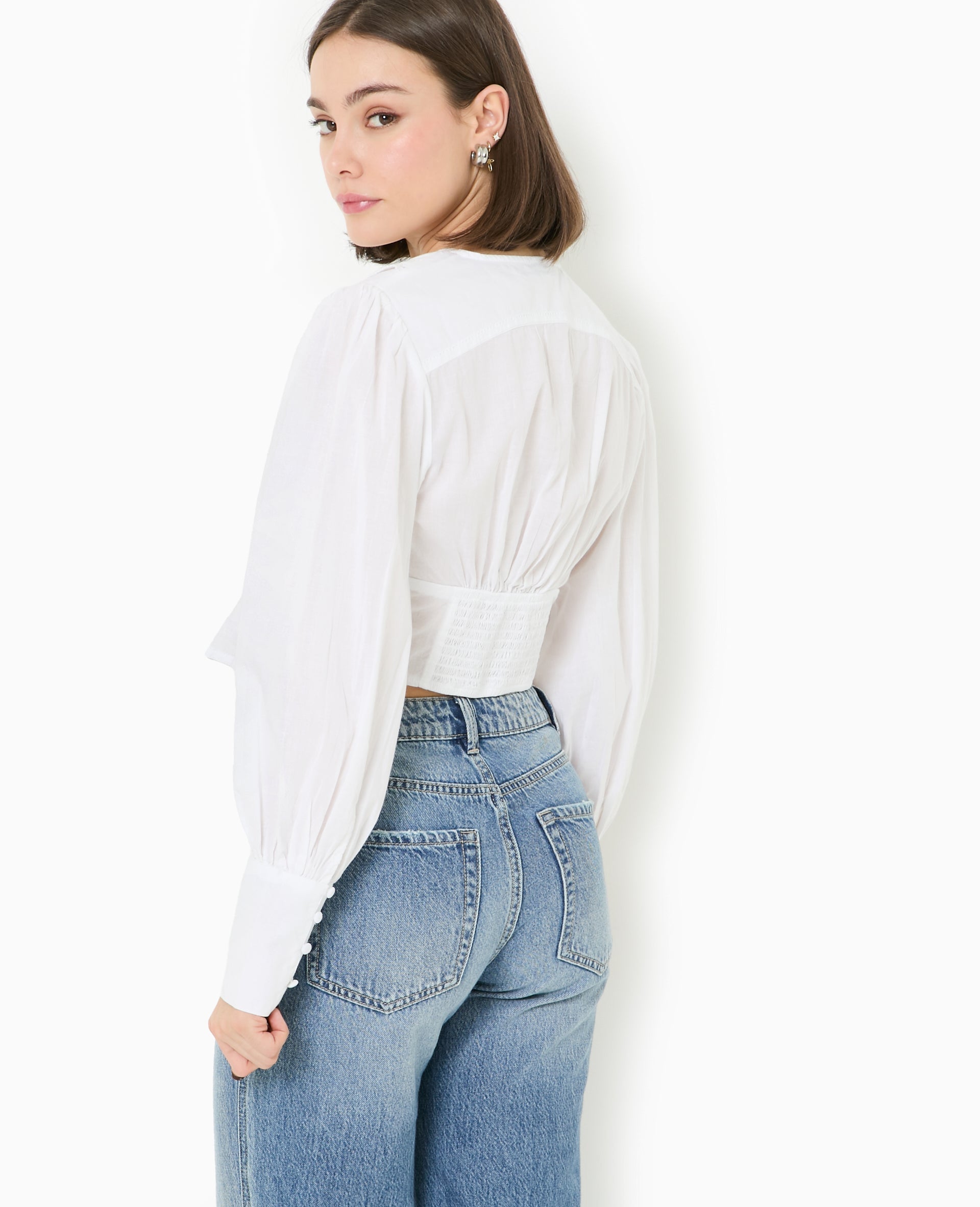Blouse courte avec grand col