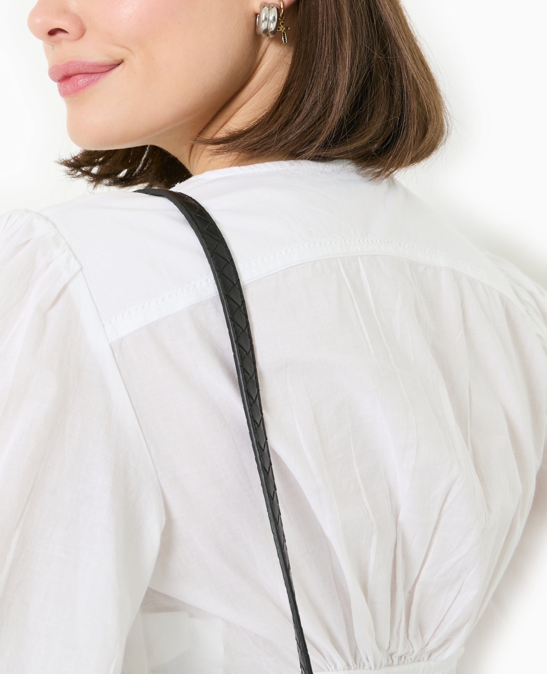 Blouse courte avec grand col