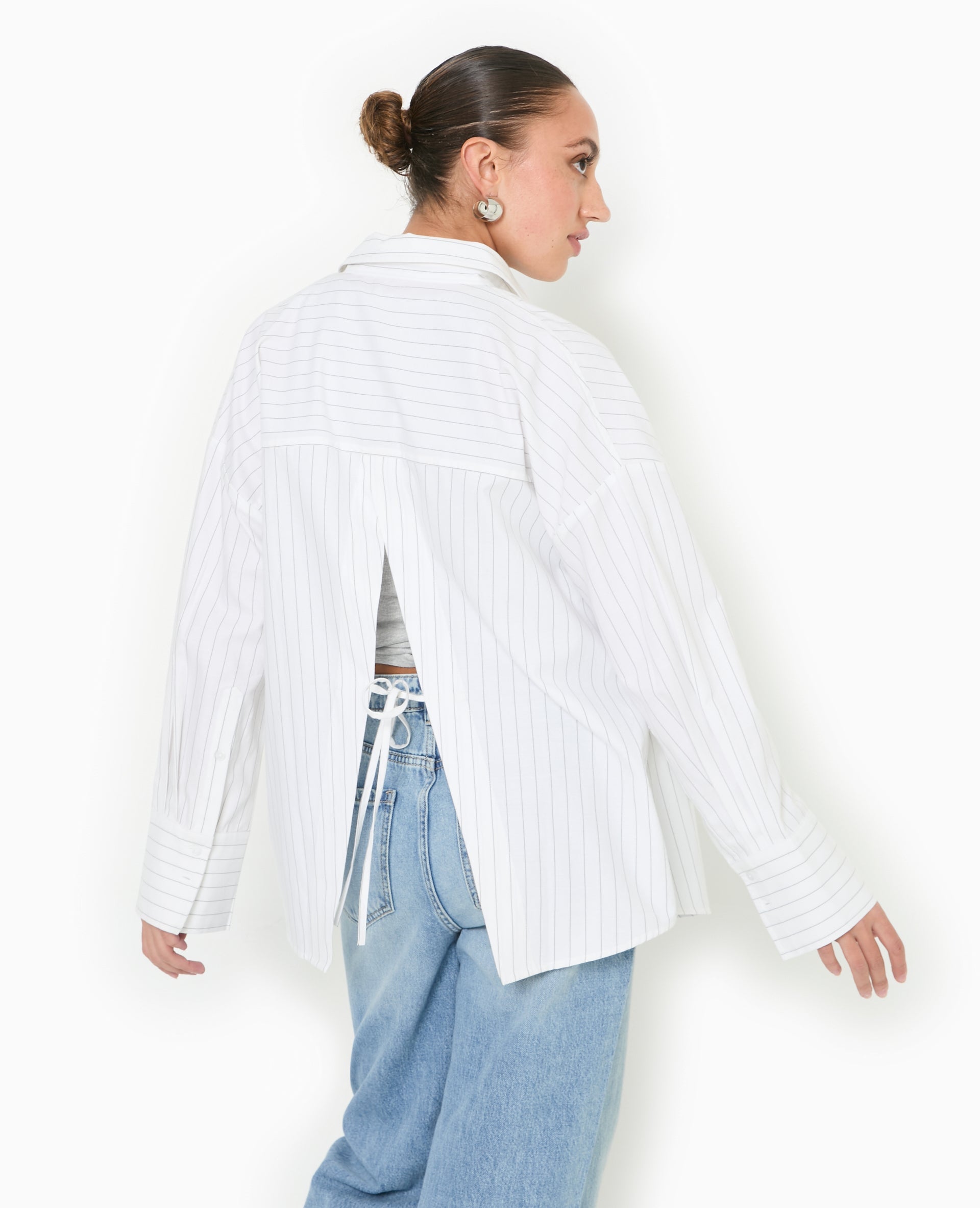 Chemise oversize rayée avec ouverture dos