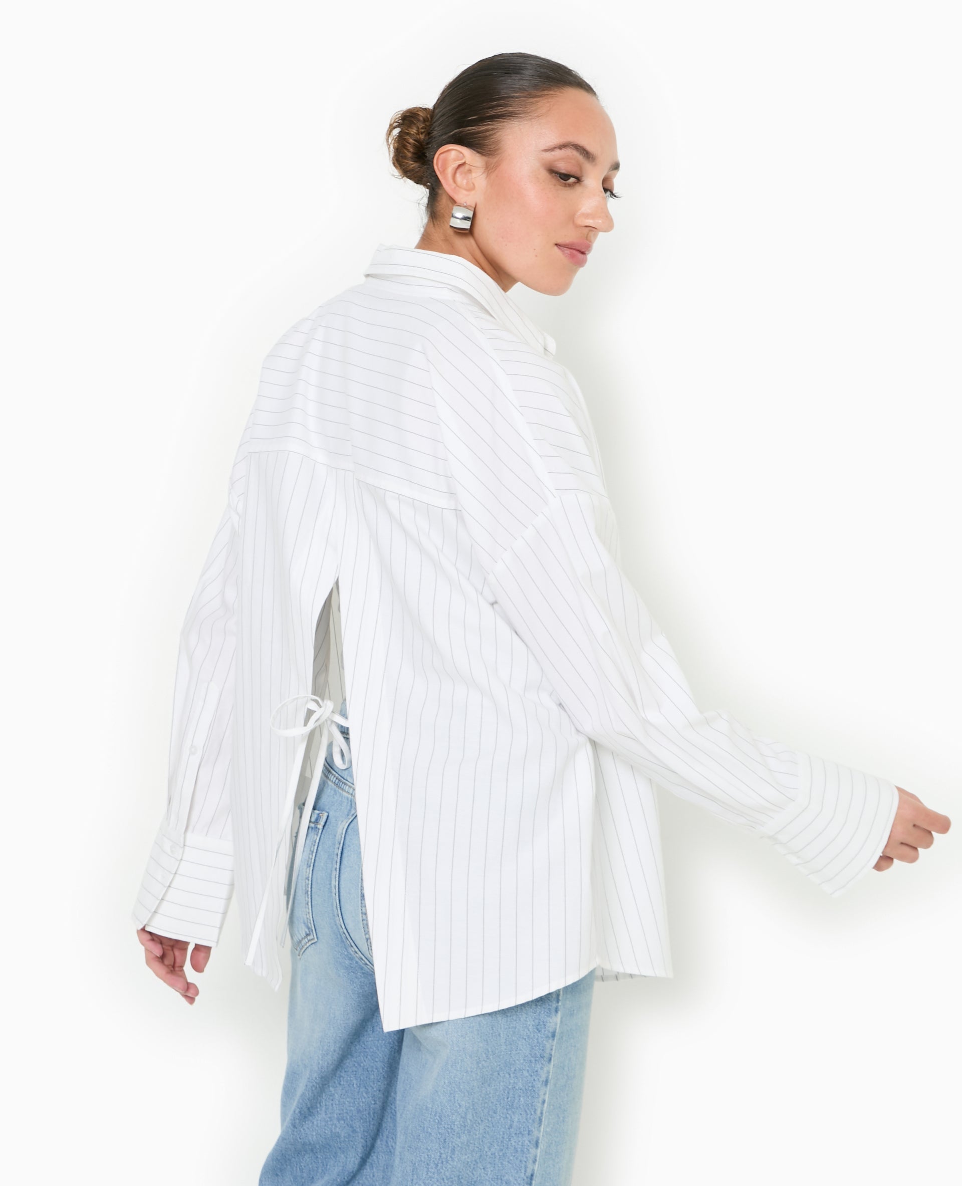 Chemise oversize rayée avec ouverture dos