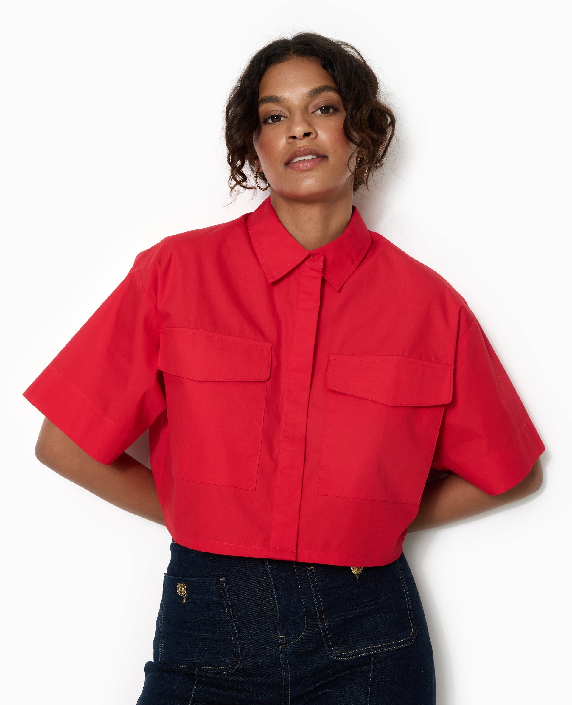 Chemise courte avec manches courtes et poches