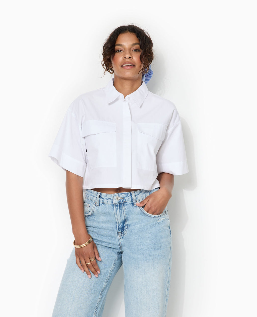Chemise courte avec manches courtes et poches