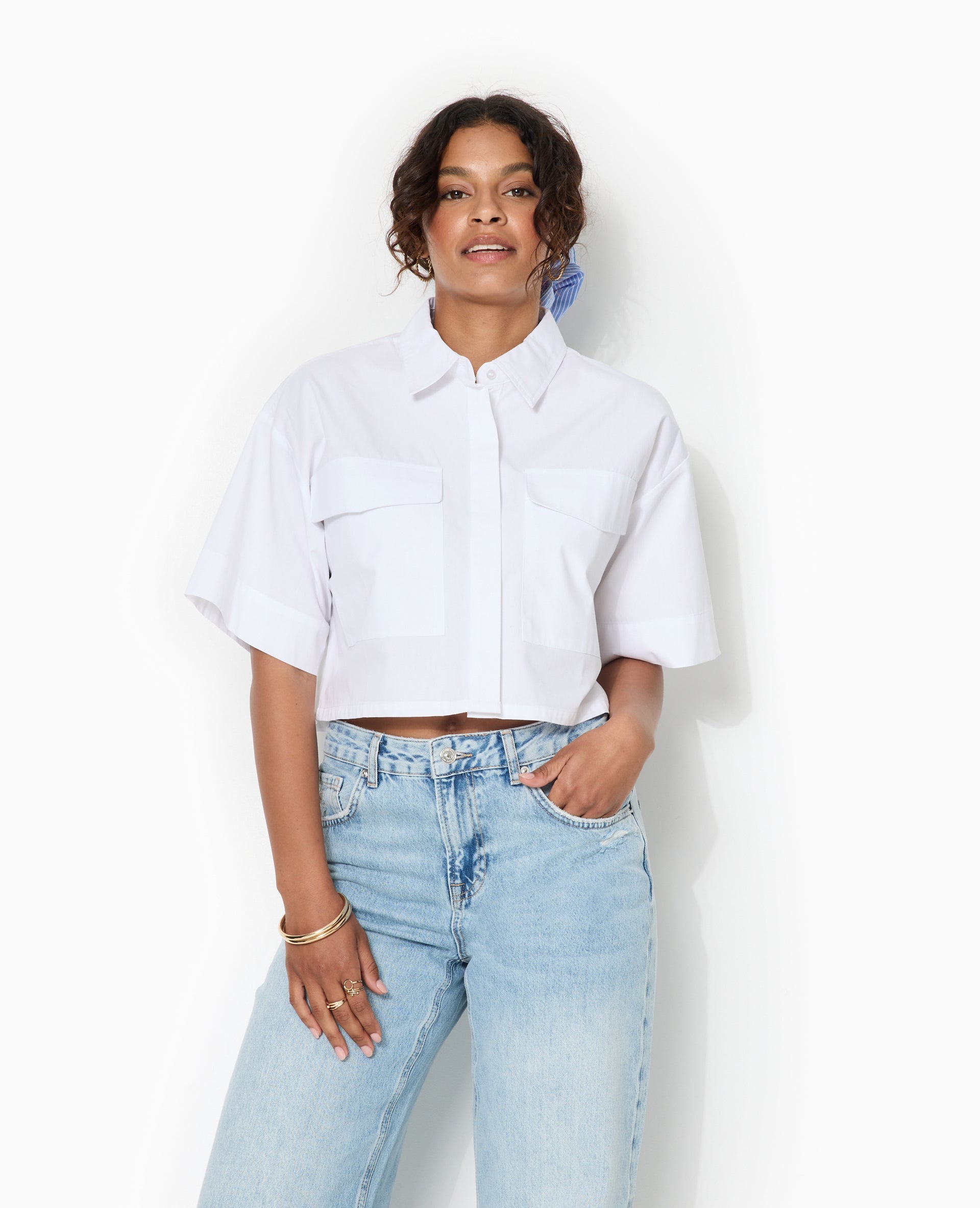 Chemise courte avec manches courtes et poches