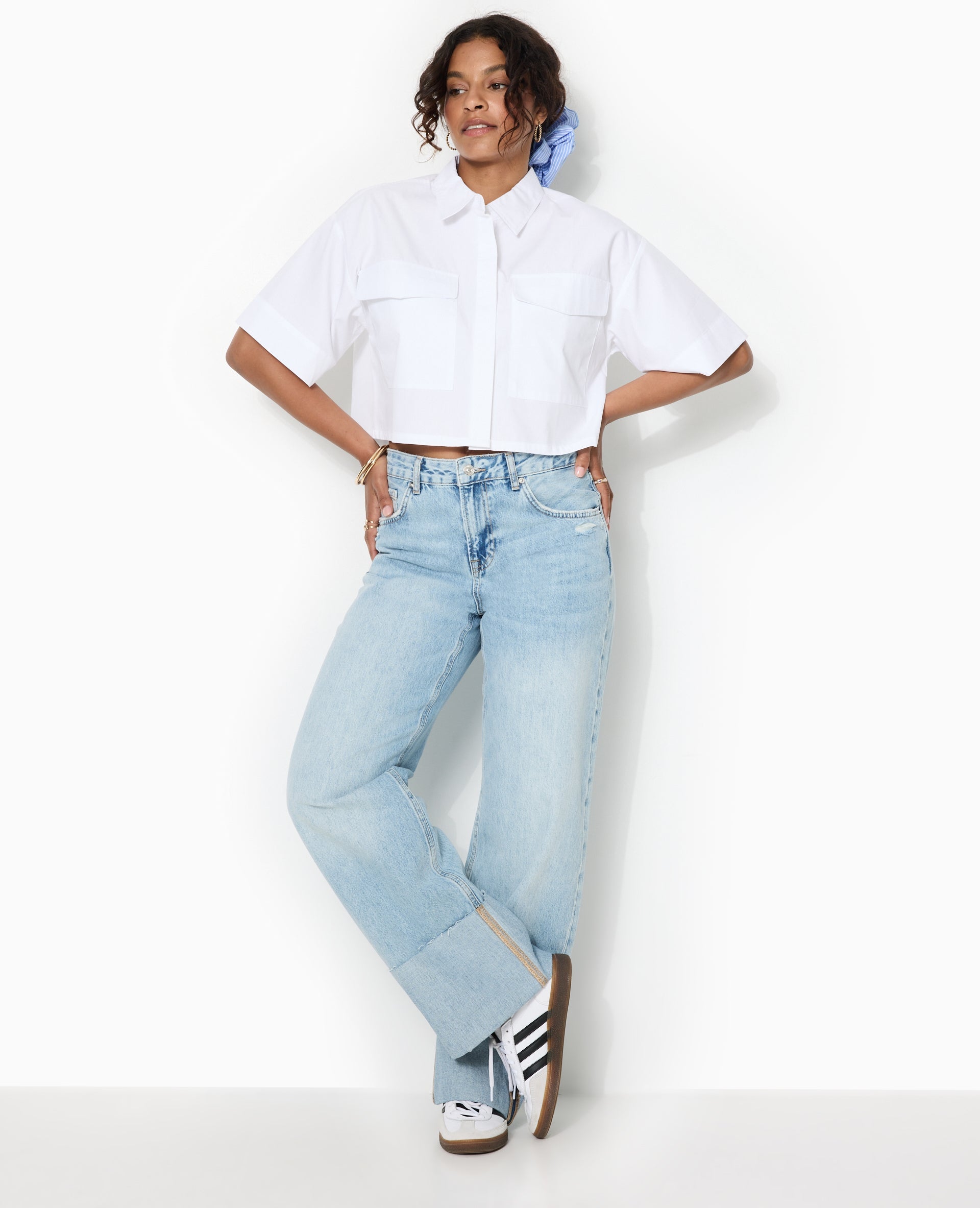 Chemise courte avec manches courtes et poches