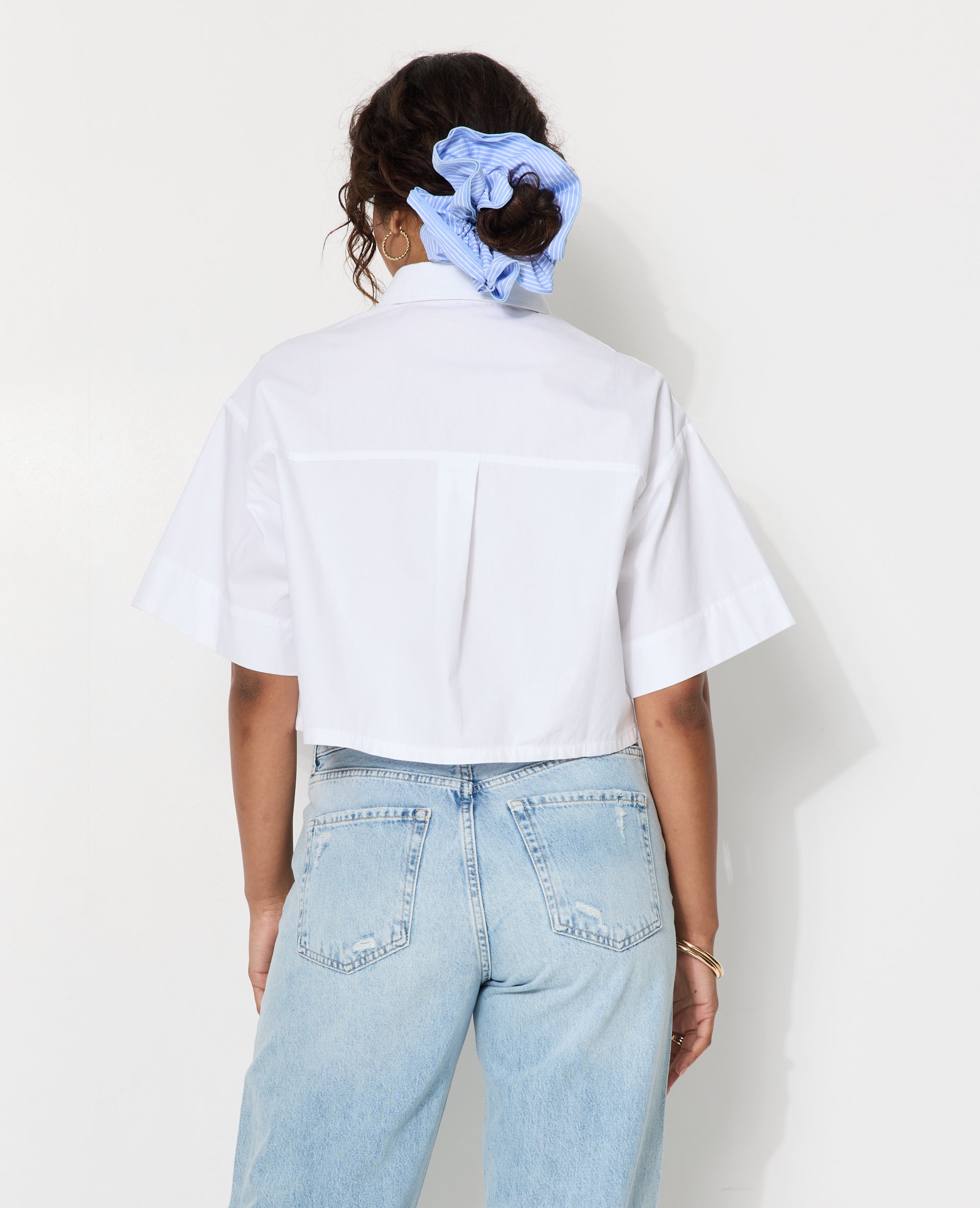 Chemise courte avec manches courtes et poches