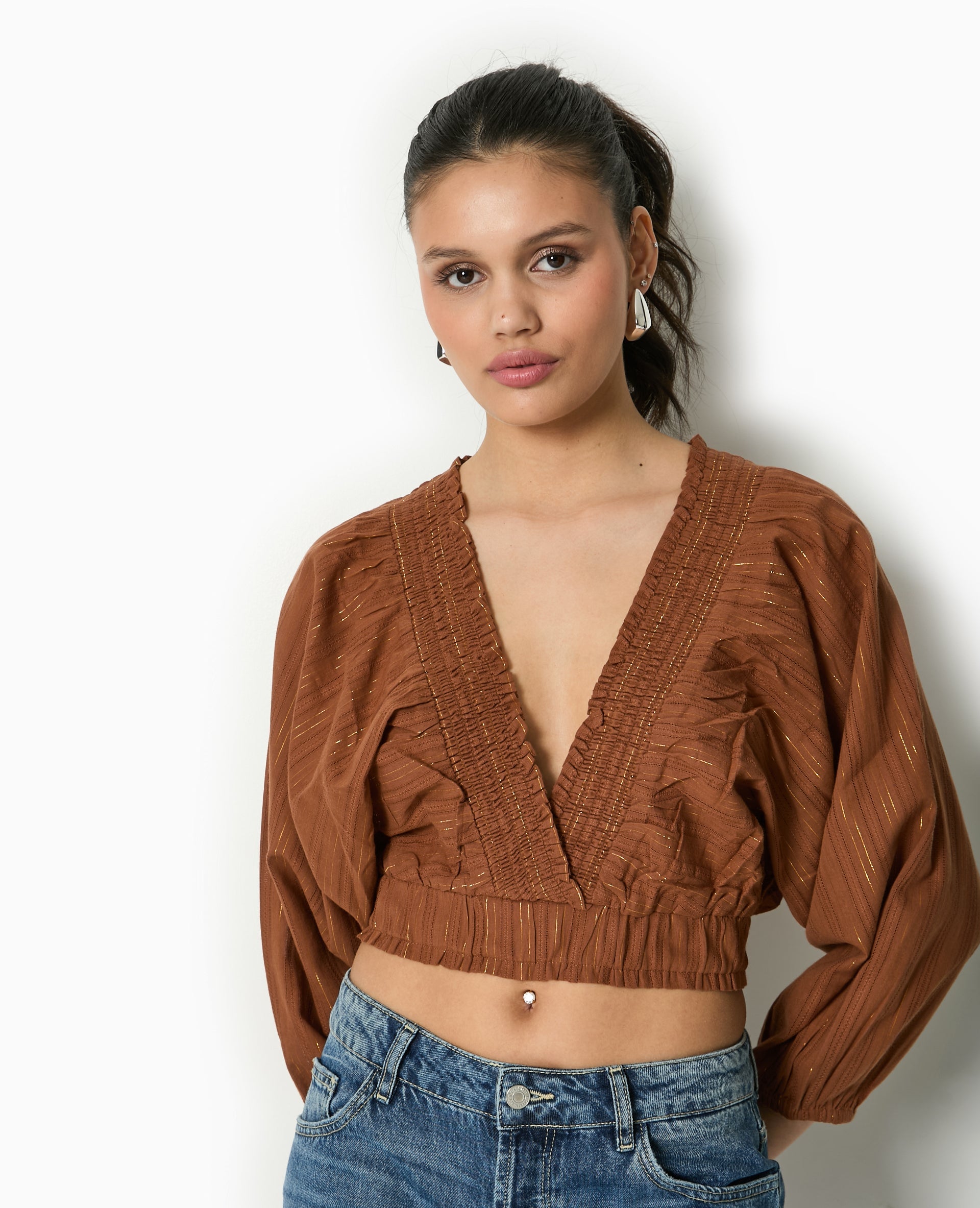 Blouse décolletée avec manches chauve-souris