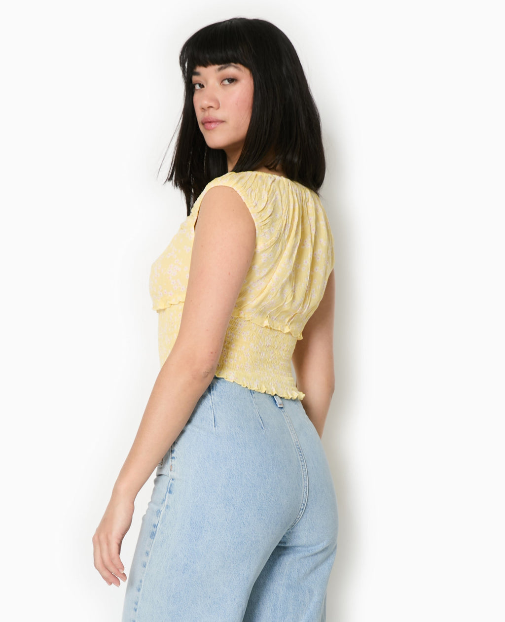 Top court forme empire avec petites fleurs