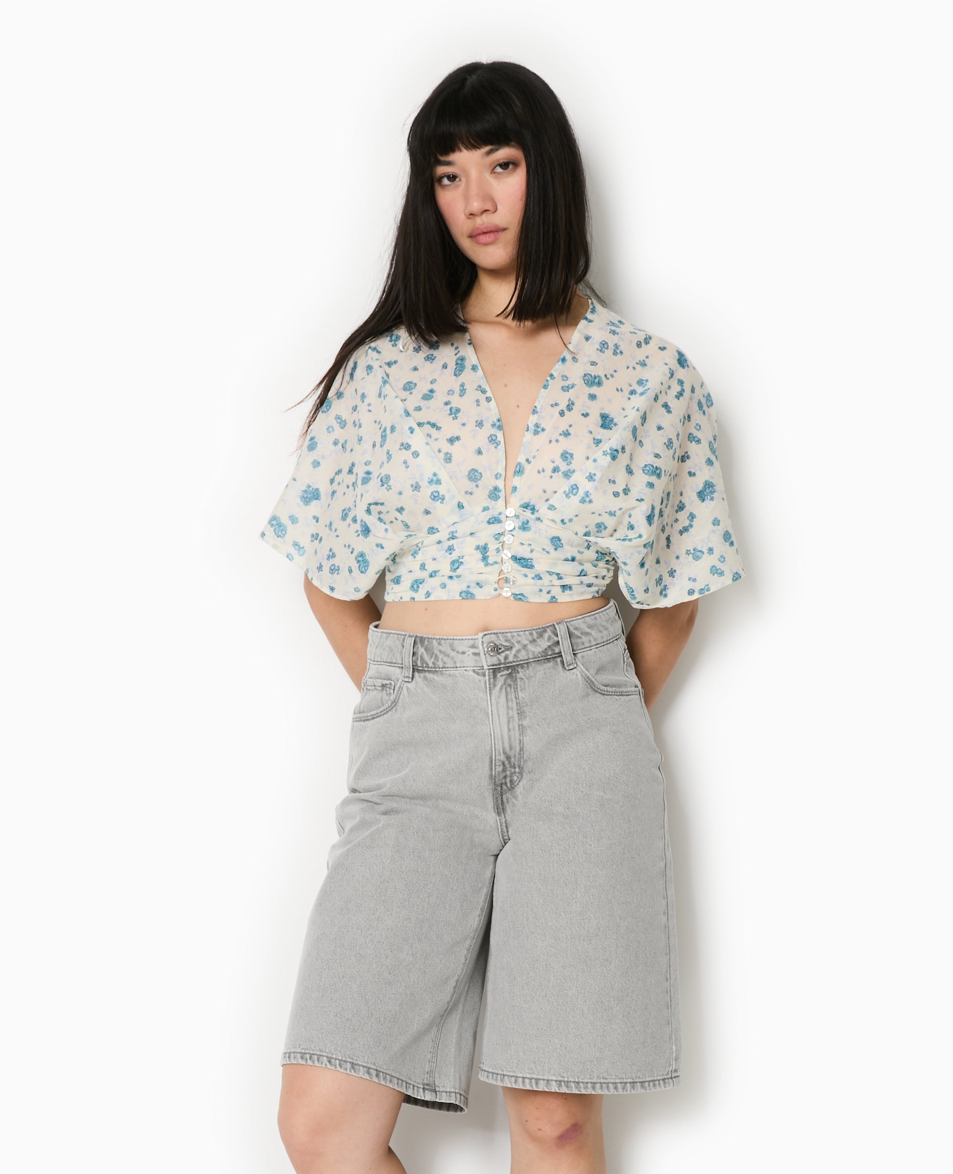 Blouse courte manches papillons motif fleurs