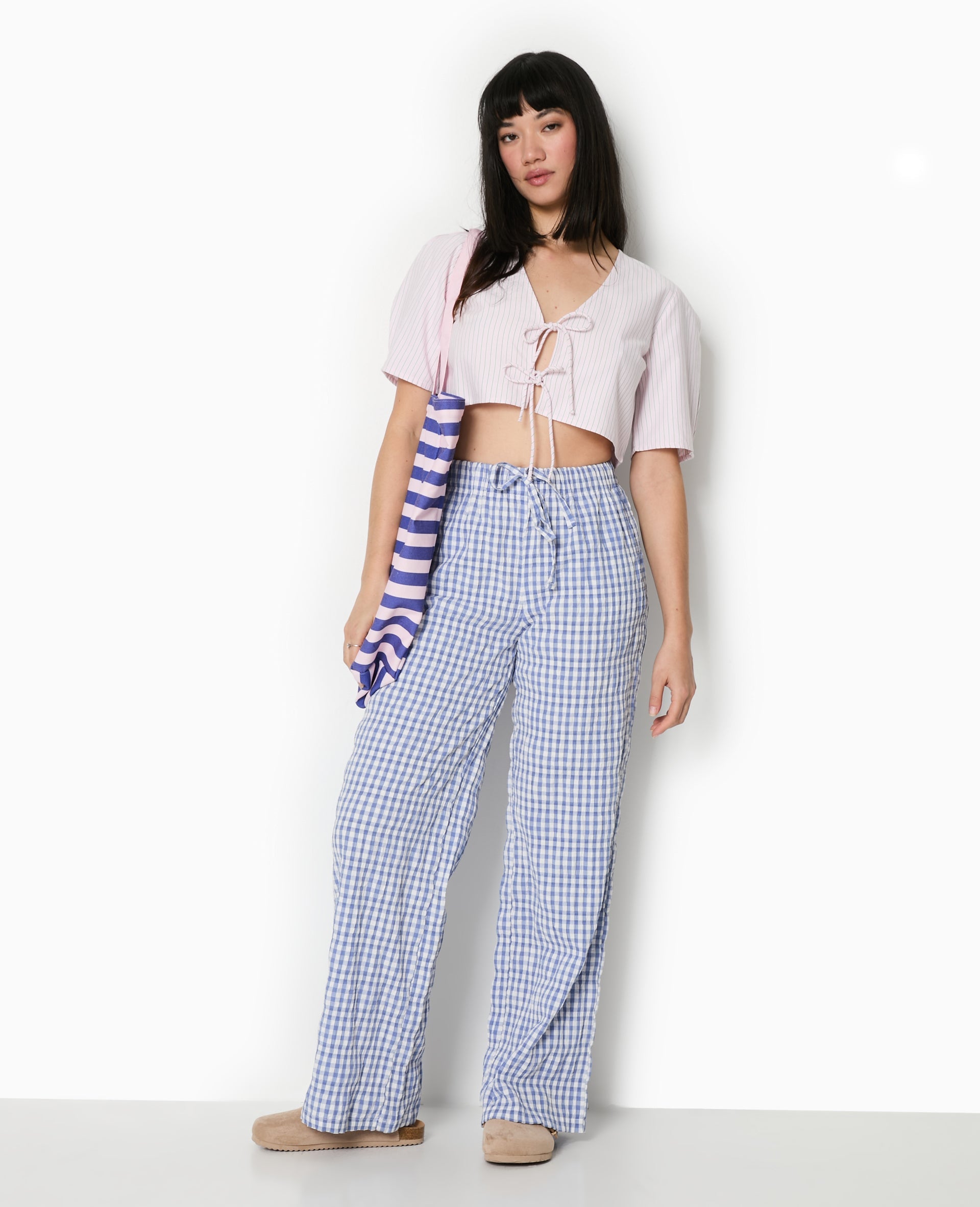 Blouse courte rayée avec nouettes