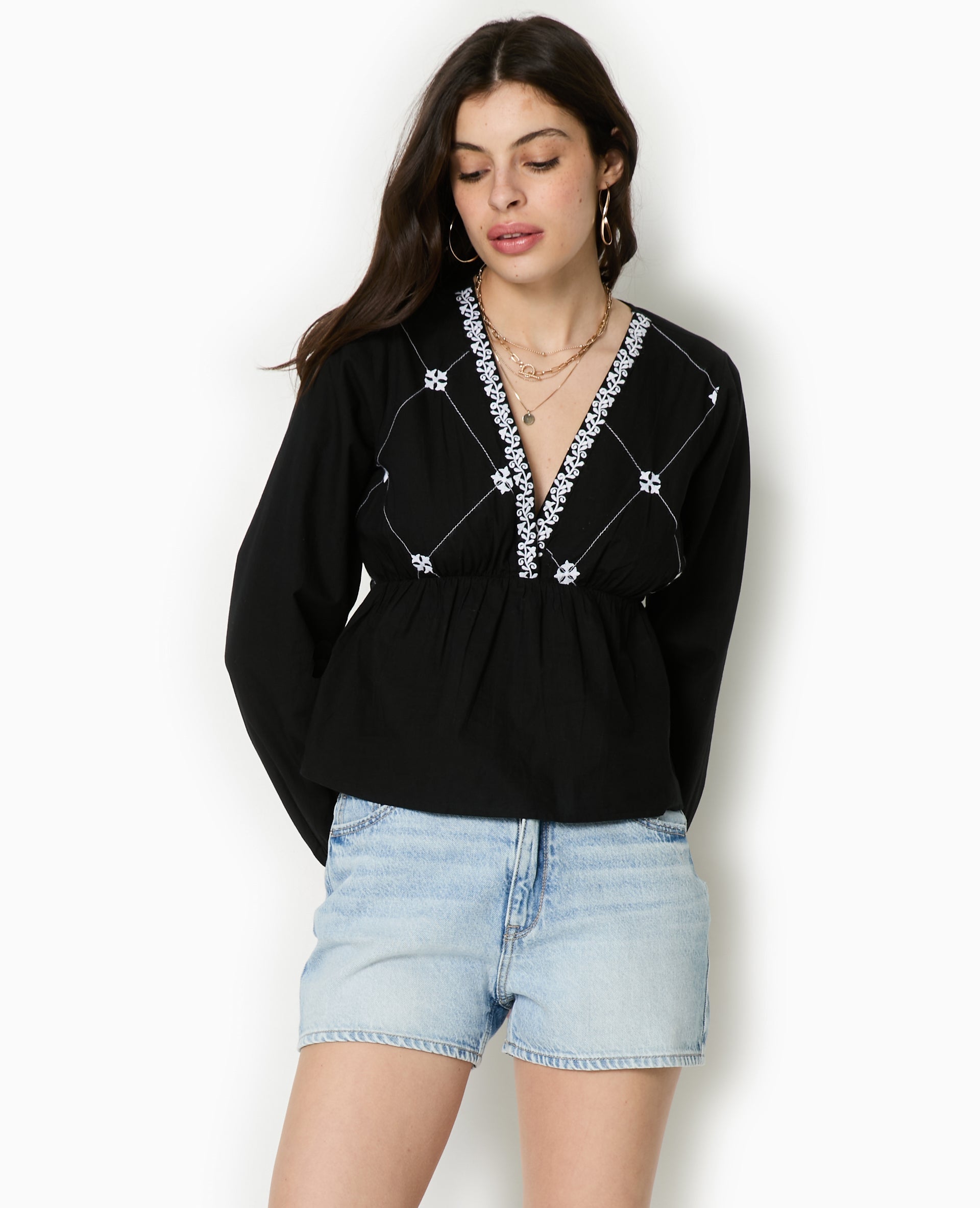Blouse brodée manches longues