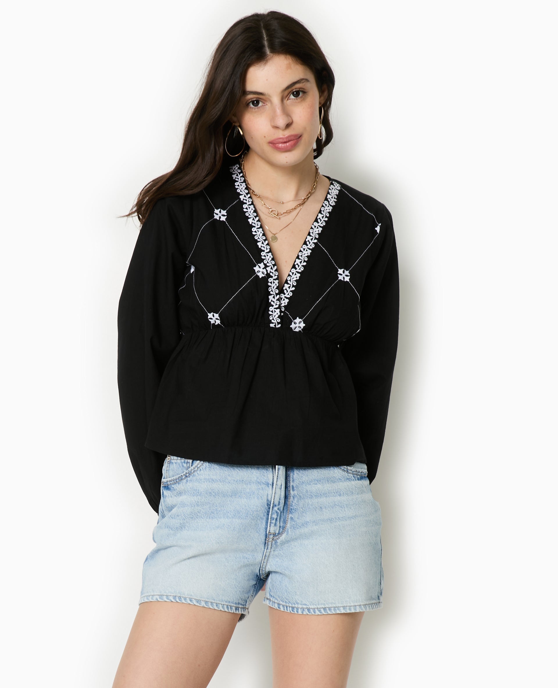 Blouse brodée manches longues