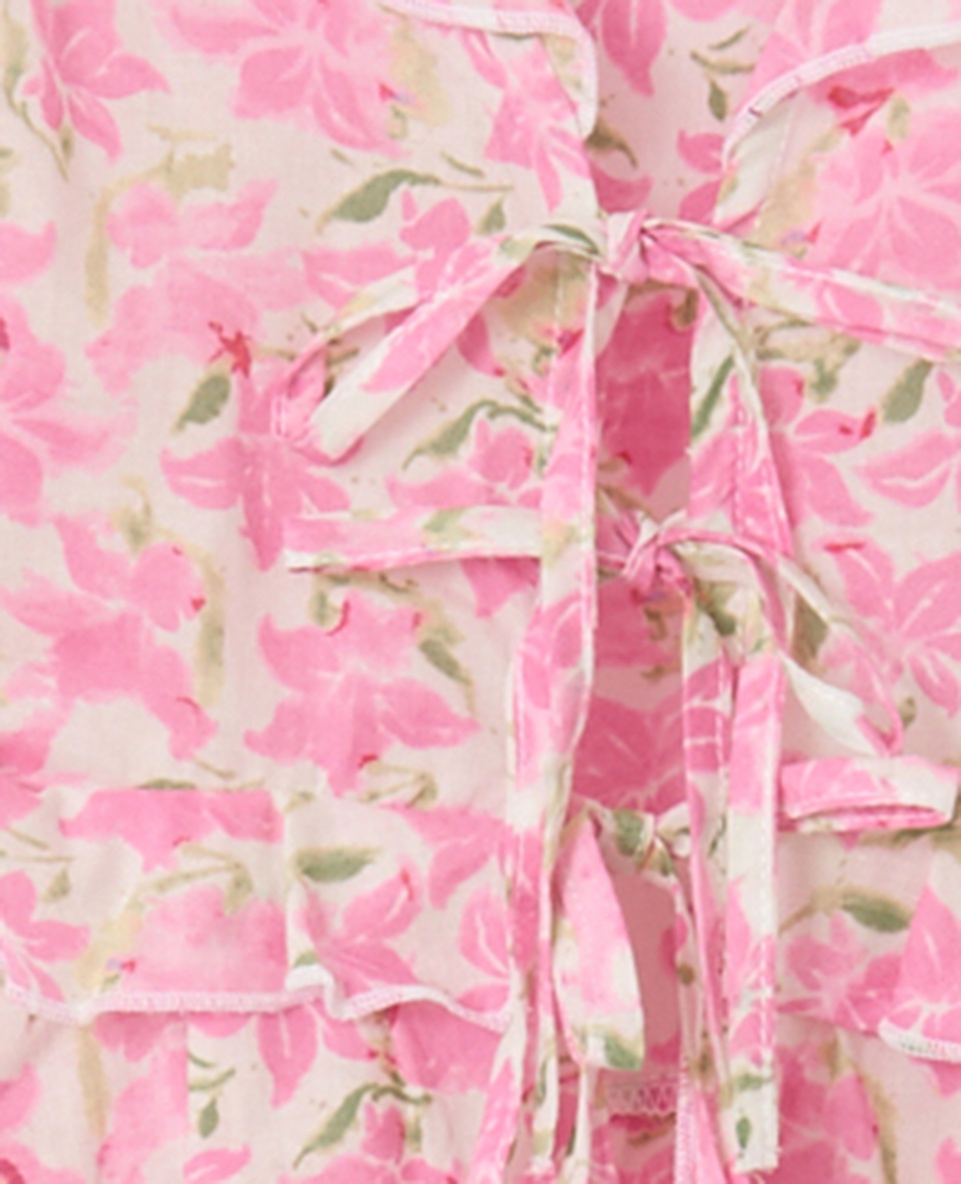 Blouse avec nouettes et volants motif fleurs