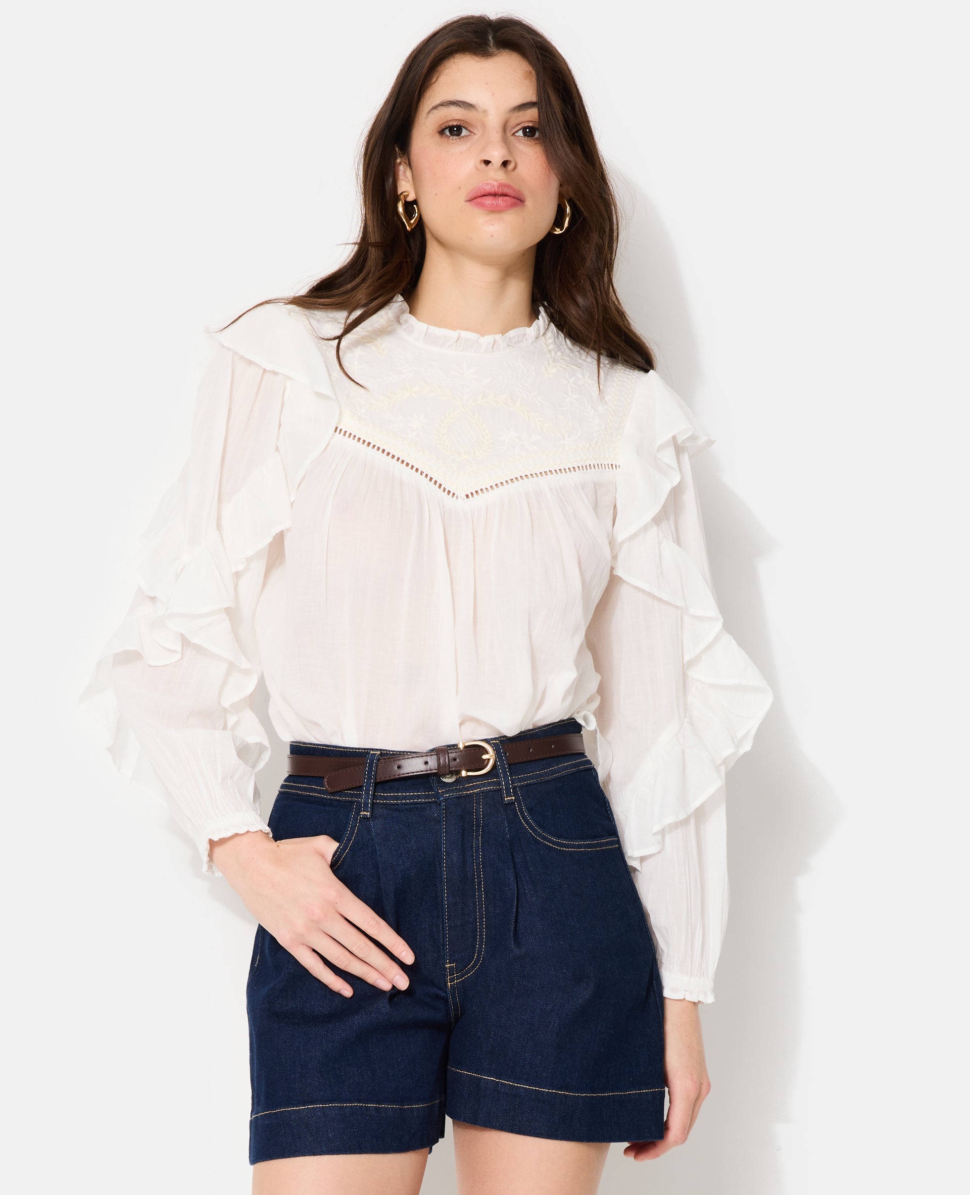 Blouse romantique avec broderies et volants