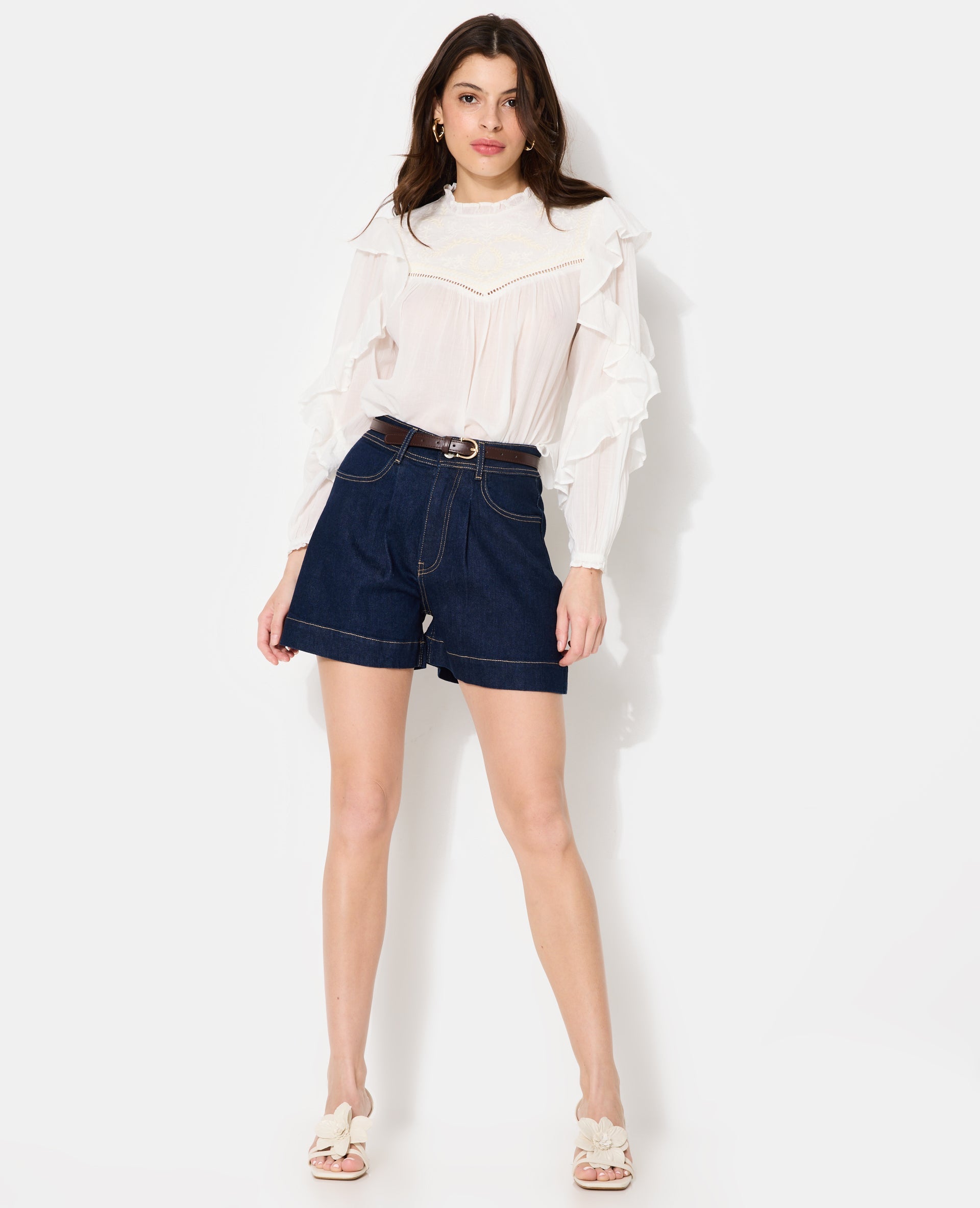 Blouse romantique avec broderies et volants