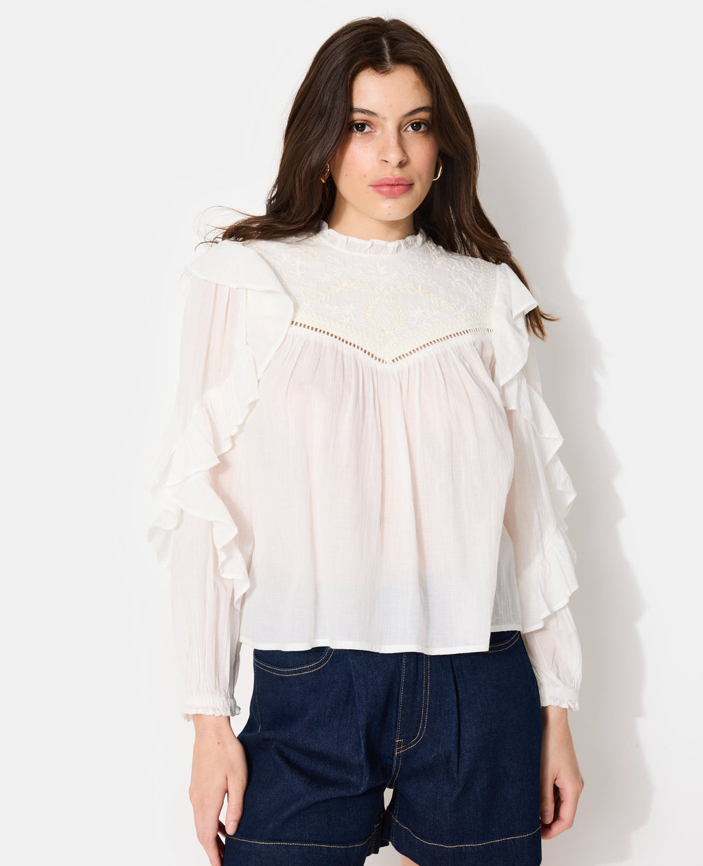 Blouse romantique avec broderies et volants