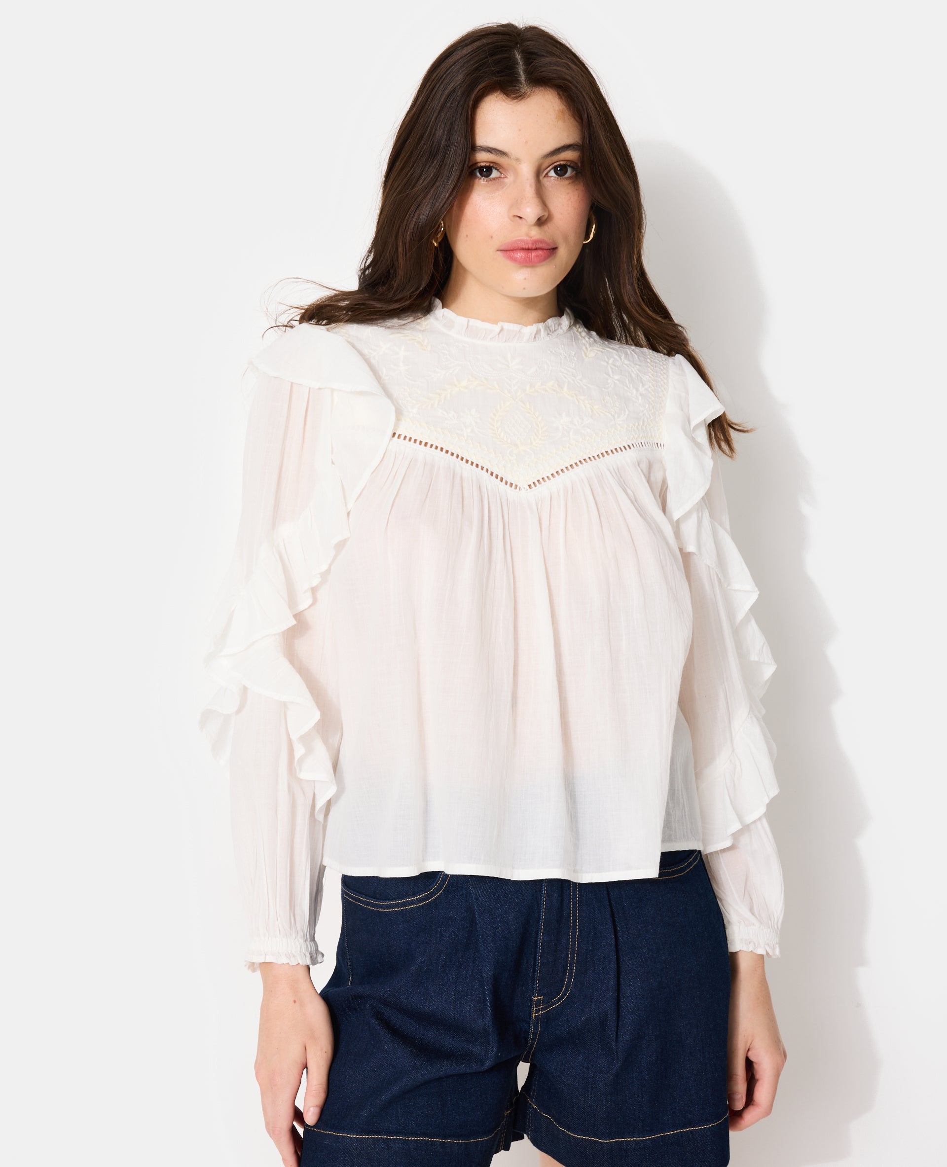 Blouse romantique avec broderies et volants