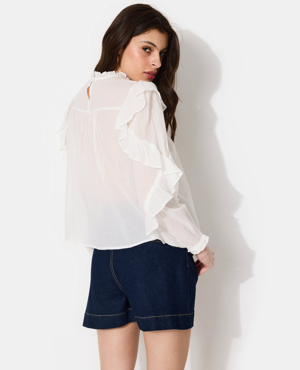 Blouse romantique avec broderies et volants
