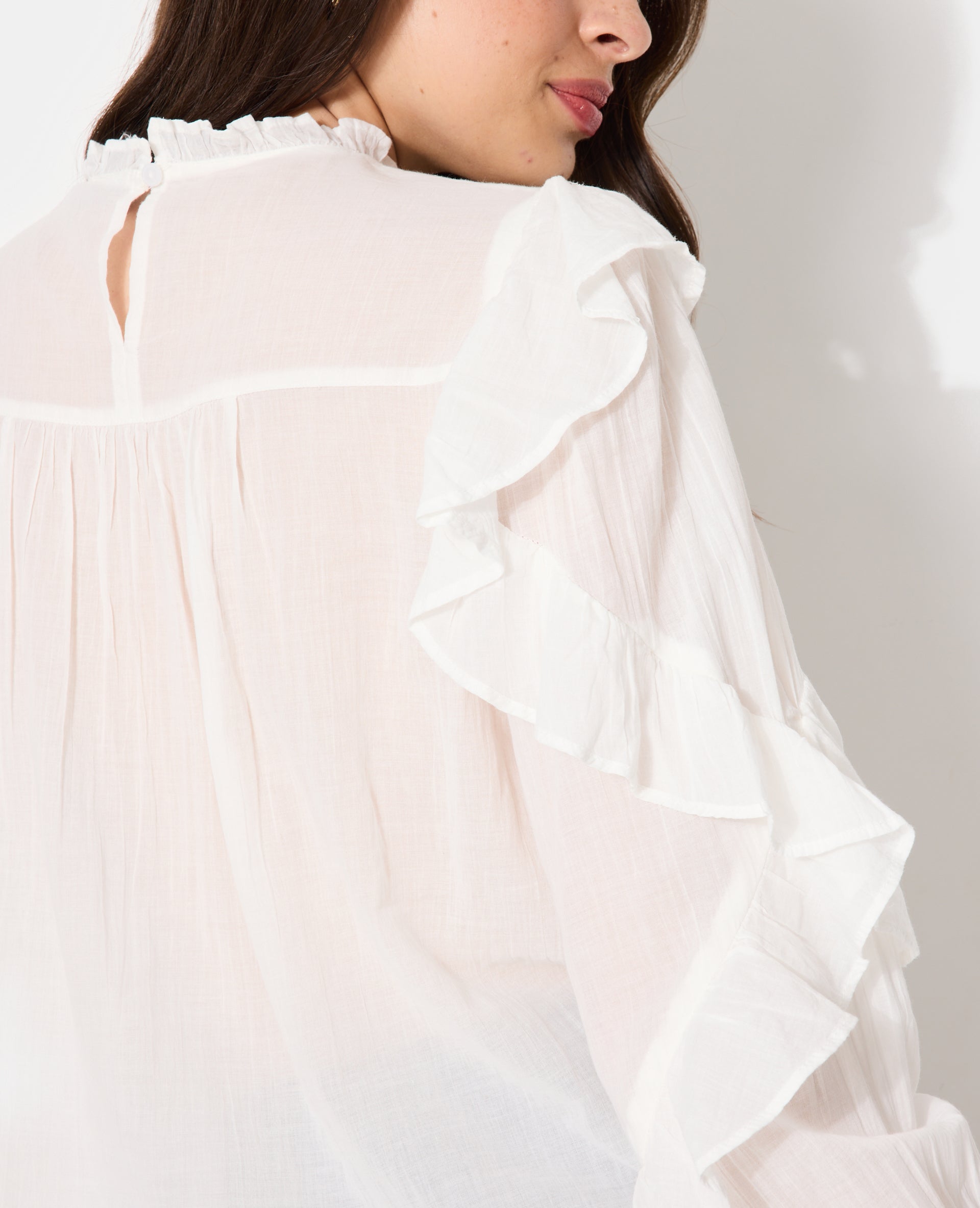 Blouse romantique avec broderies et volants