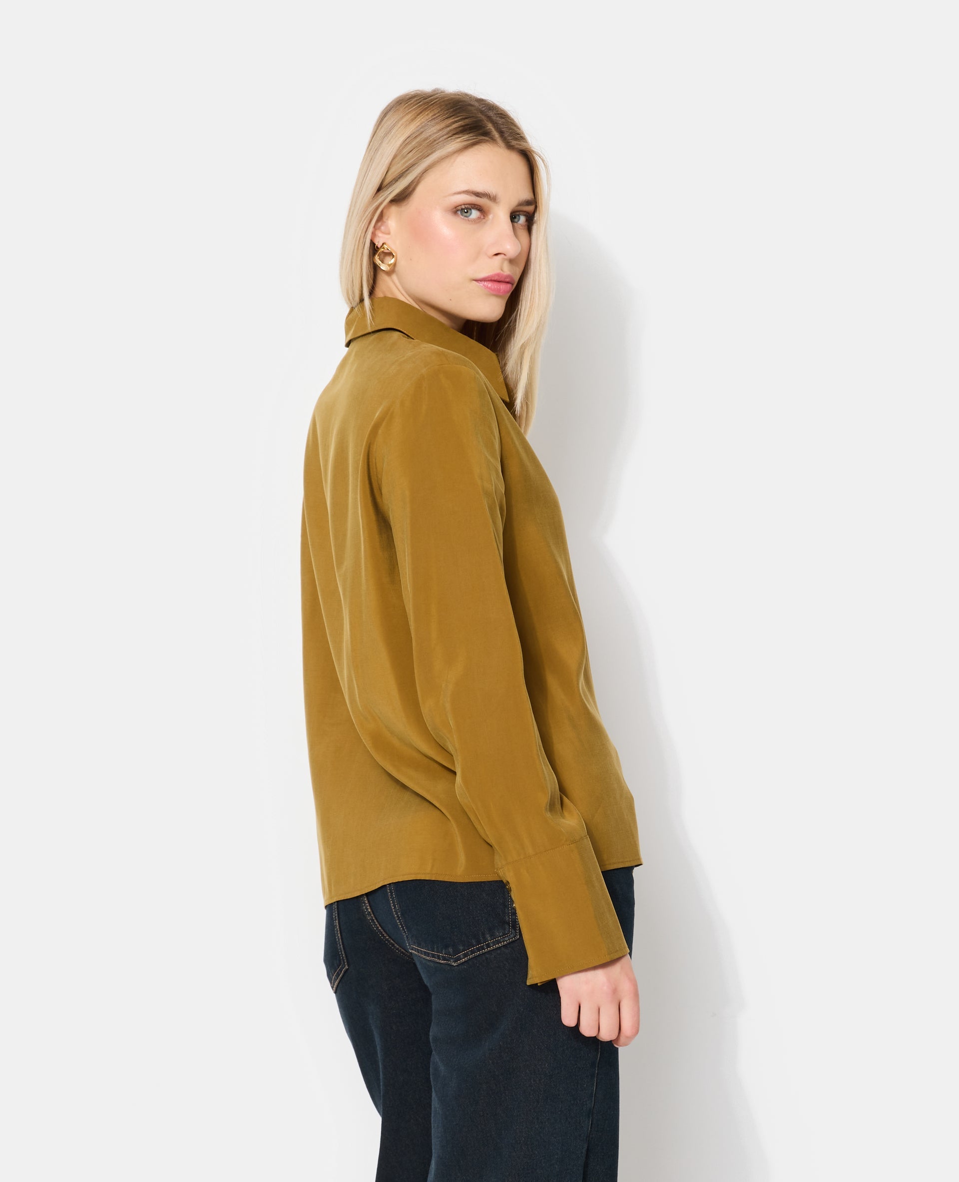 Chemise en tissu effet peau de pêche