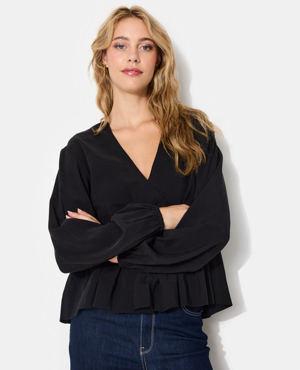 Blouse cache-coeur en tissu effet peau de pêche