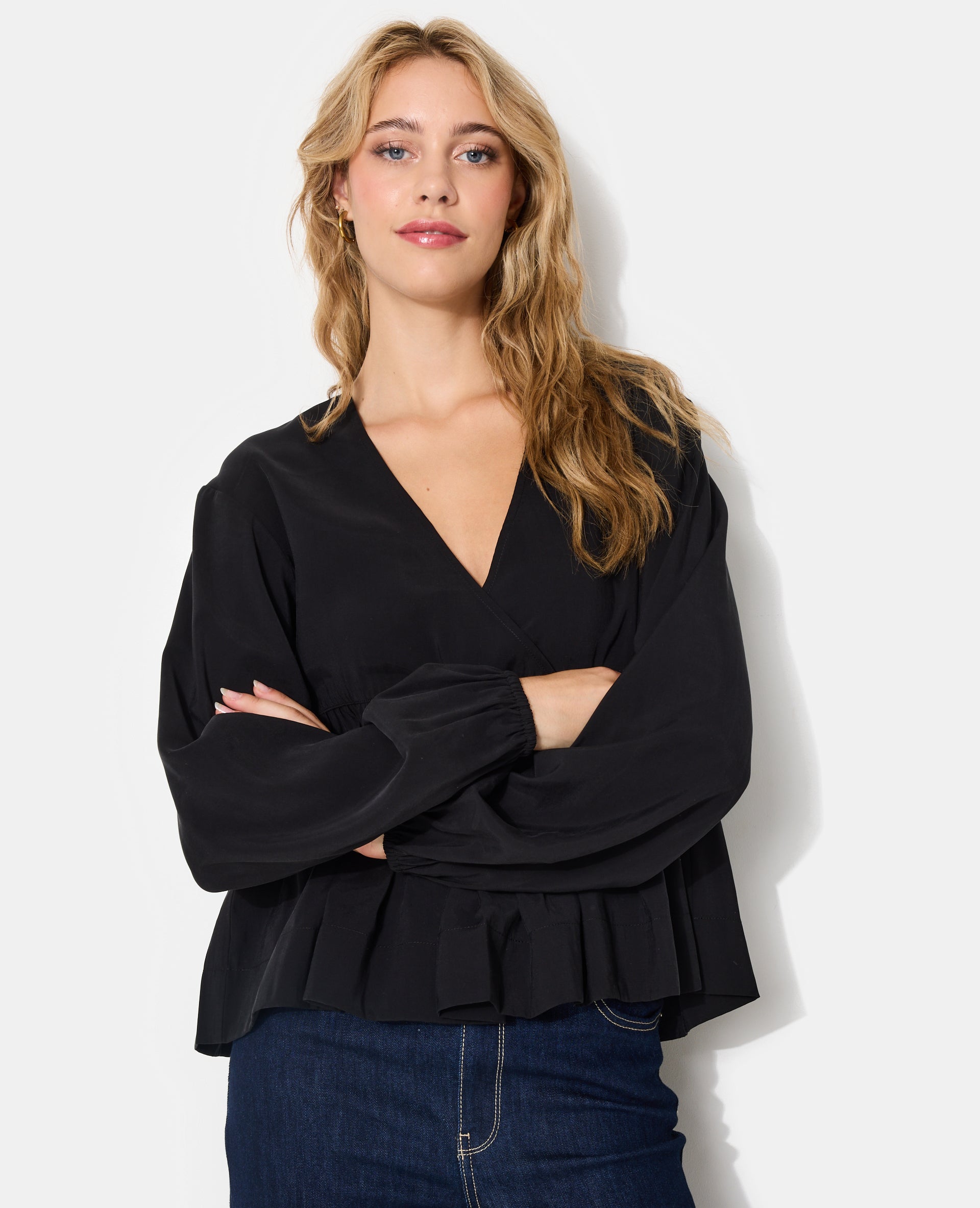 Blouse cache-coeur en tissu effet peau de pêche