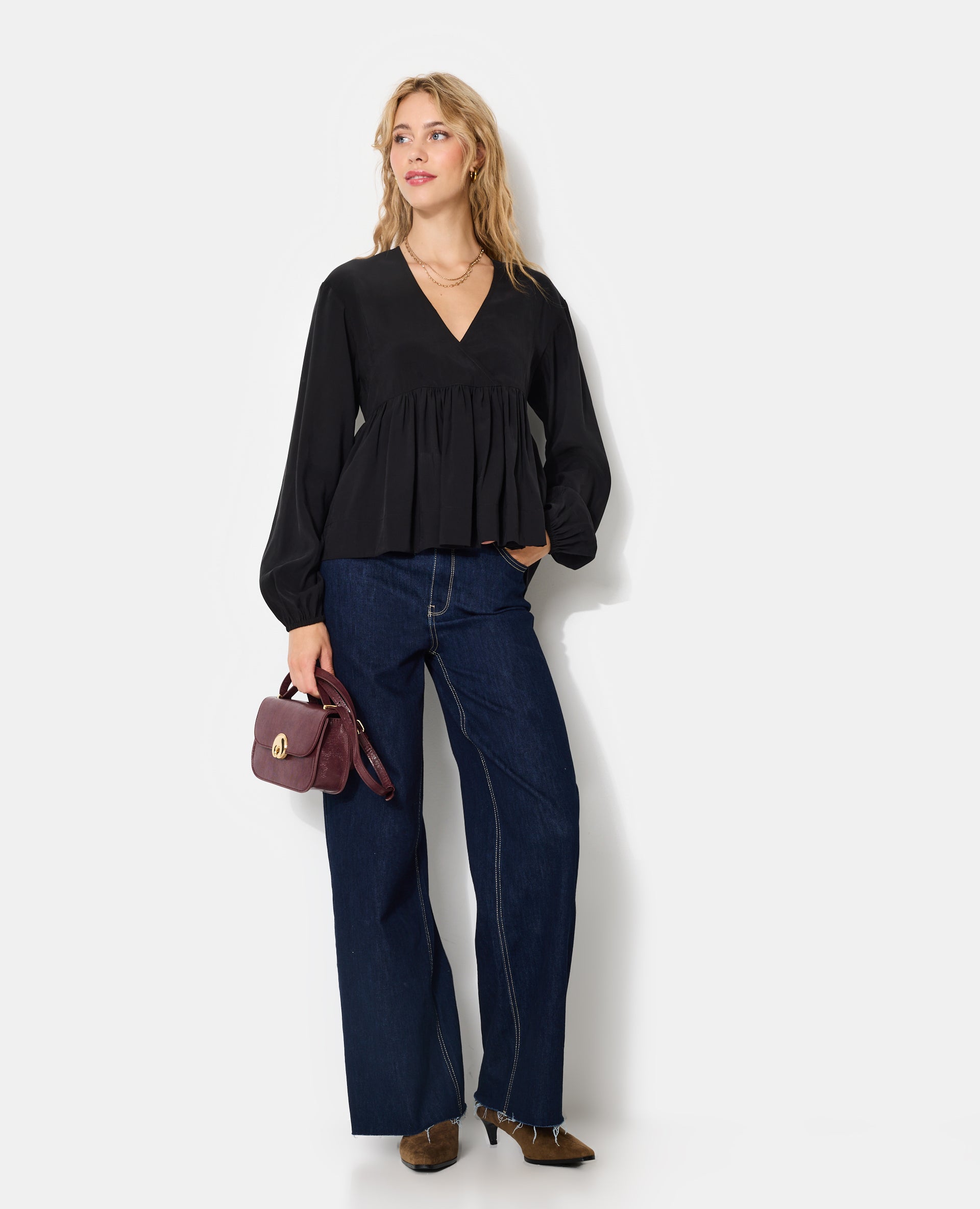 Blouse cache-coeur en tissu effet peau de pêche