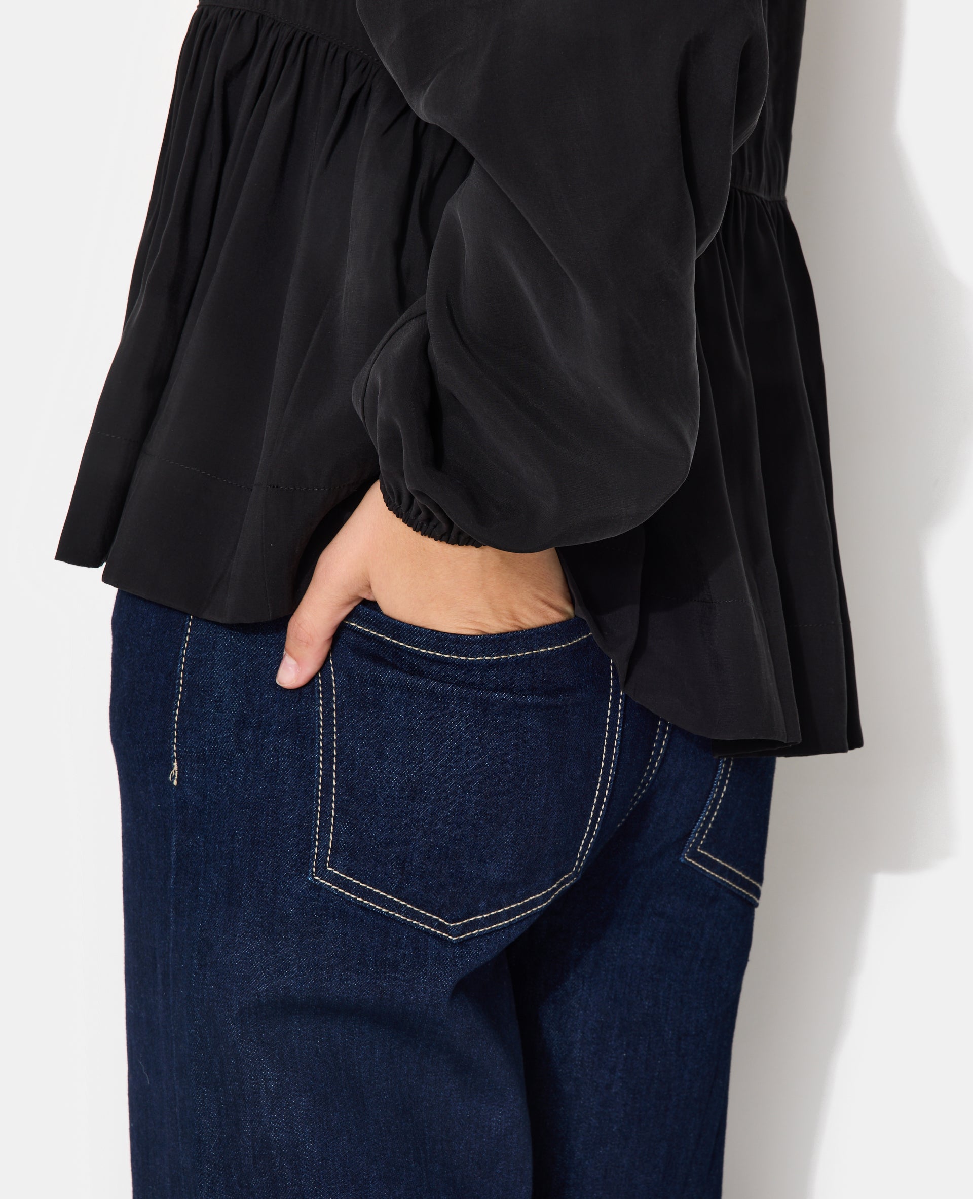 Blouse cache-coeur en tissu effet peau de pêche