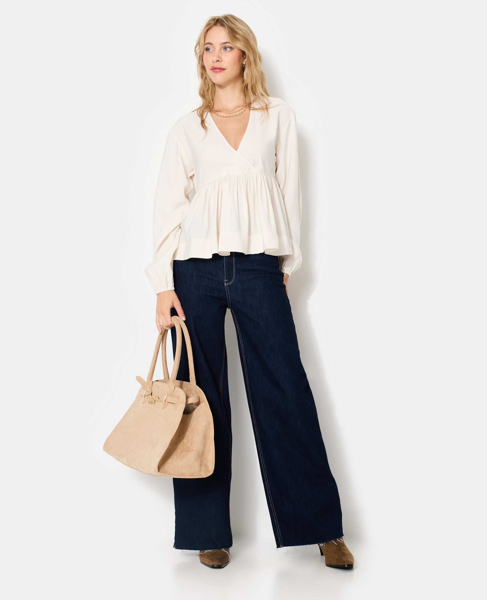 Blouse cache-coeur en tissu effet peau de pêche