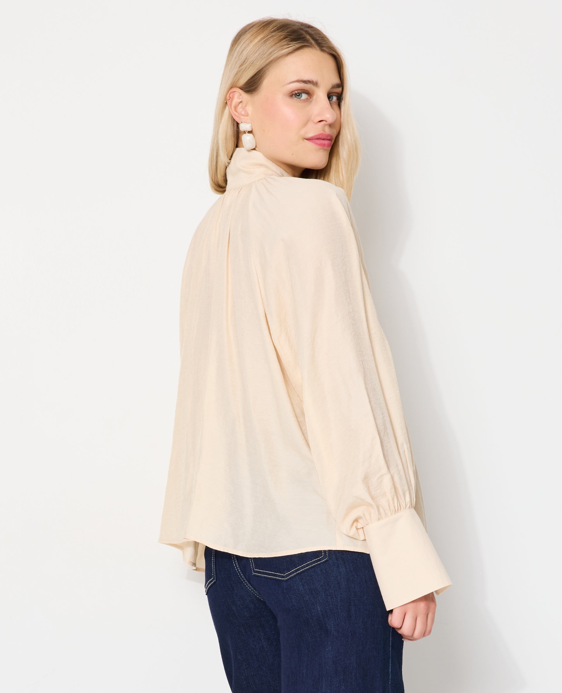 Blouse manches ballons et col lavallière