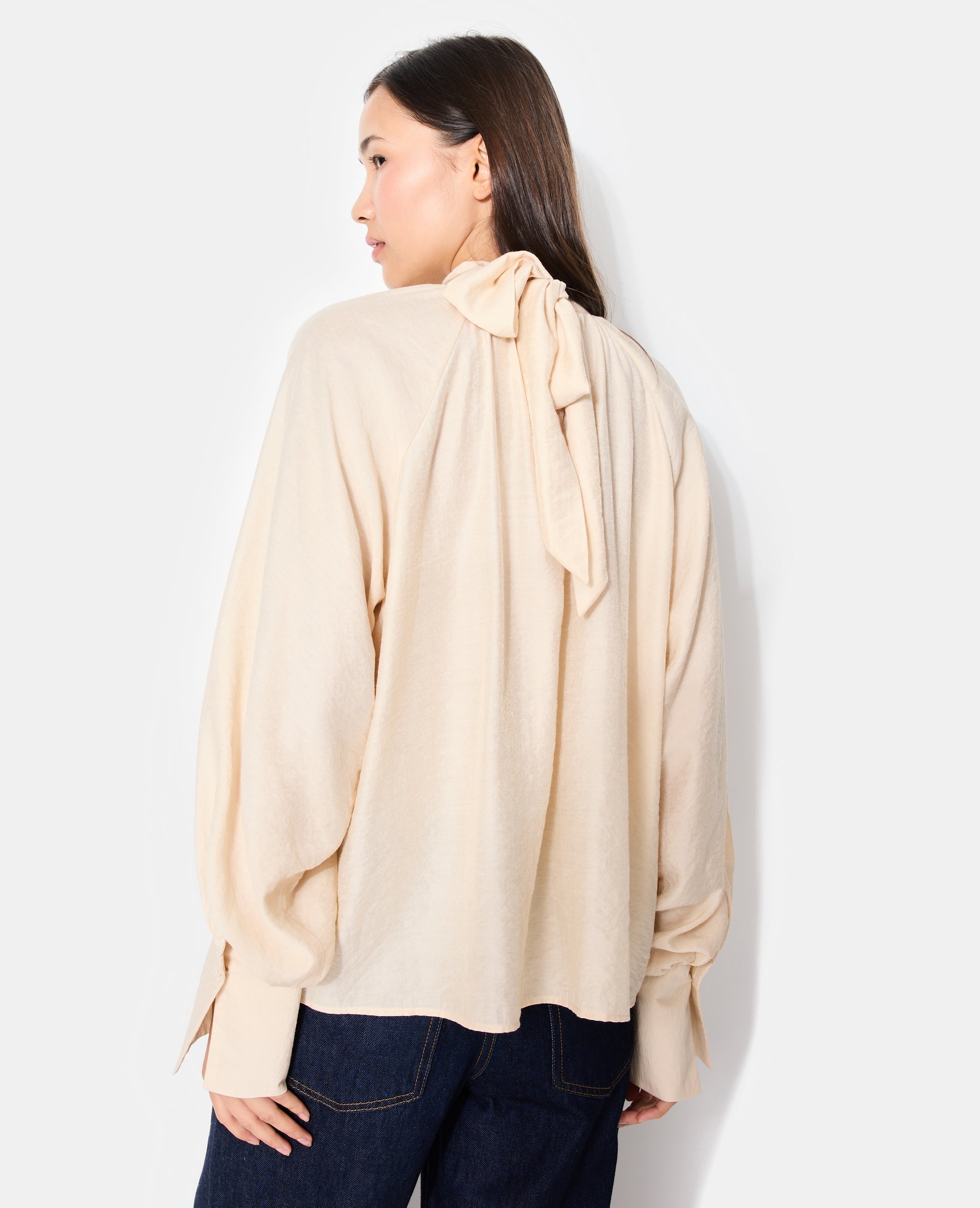 Blouse manches ballons et col lavallière