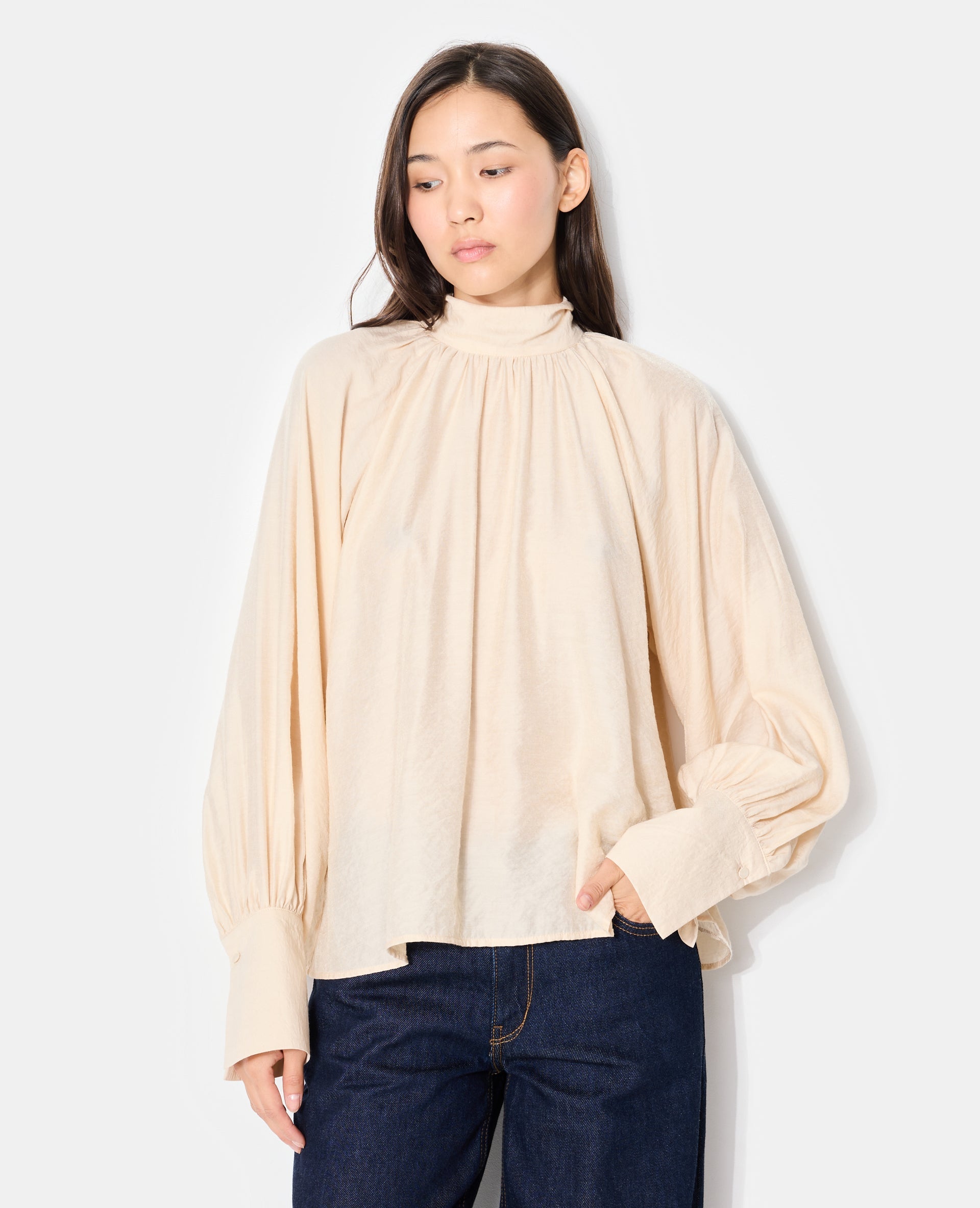 Blouse manches ballons et col lavallière
