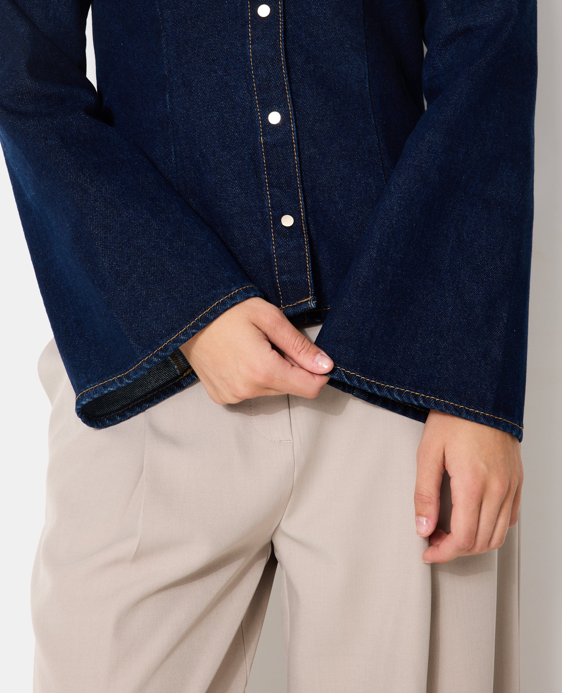 Chemise en jean stretch avec manches flare