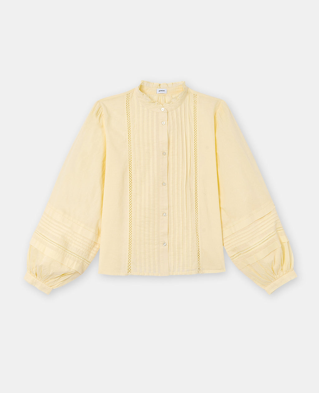 Blouse col volanté avec plis et dentelle