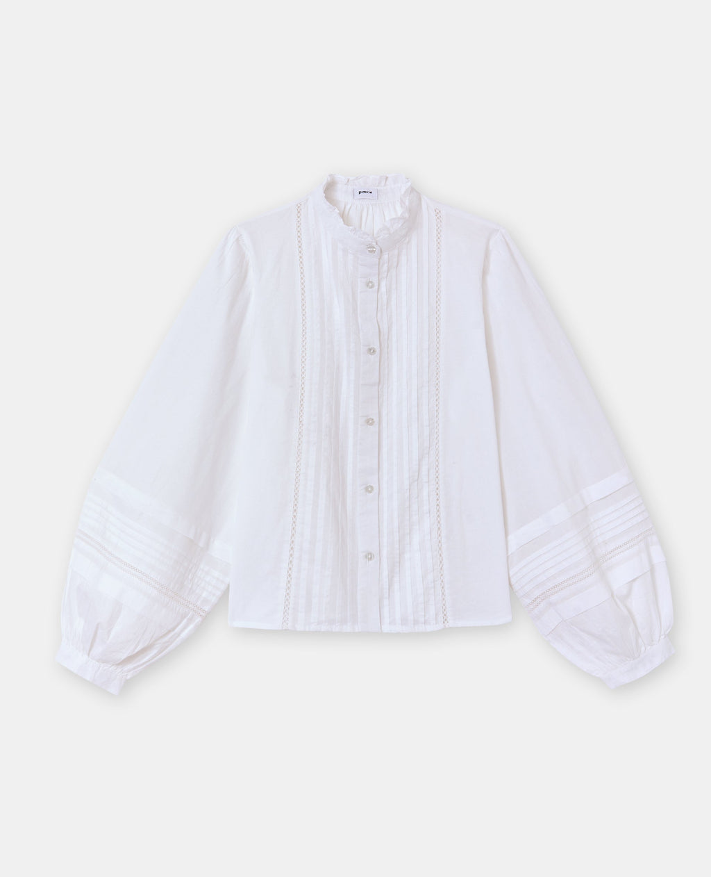Blouse col volanté avec plis et dentelle