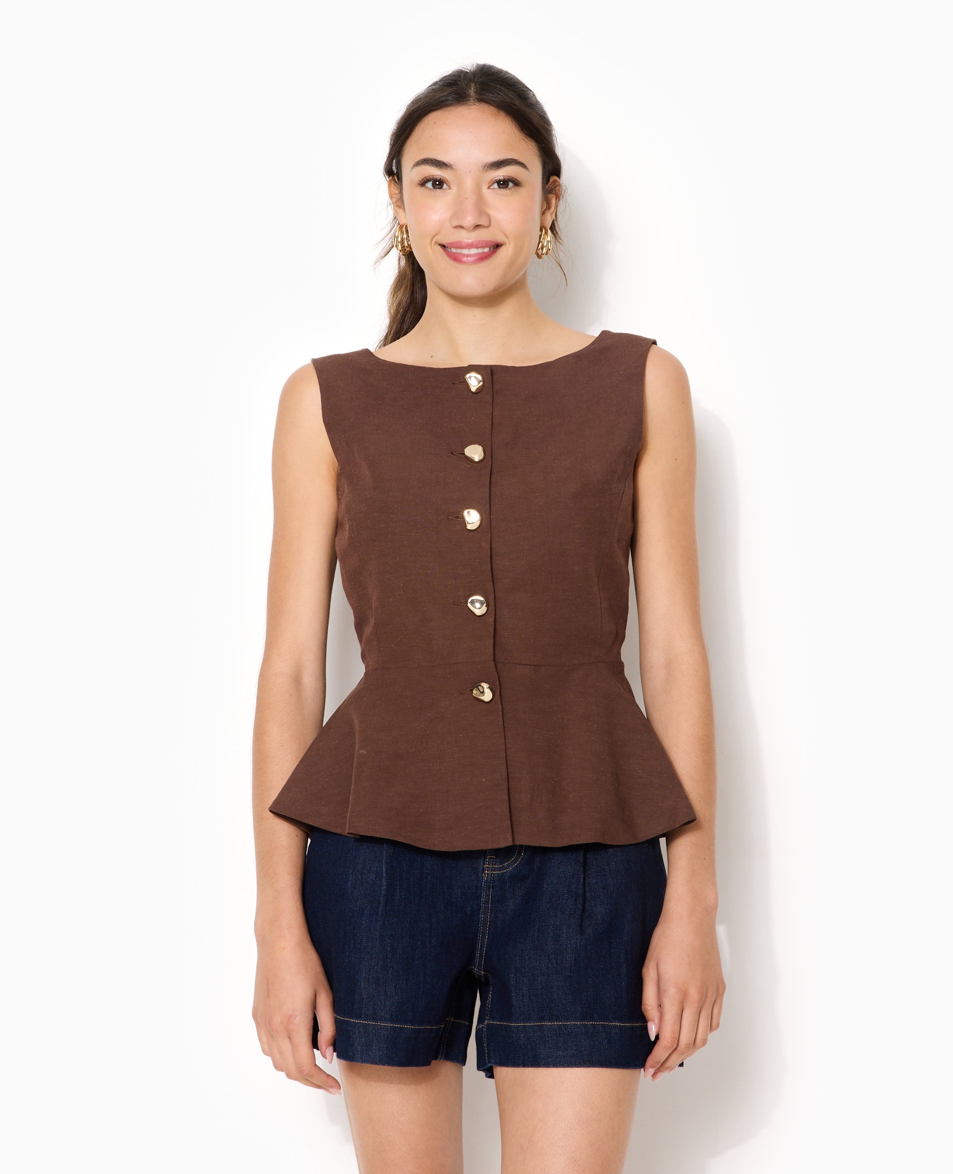 Top sans manches forme peplum avec dos dégagé