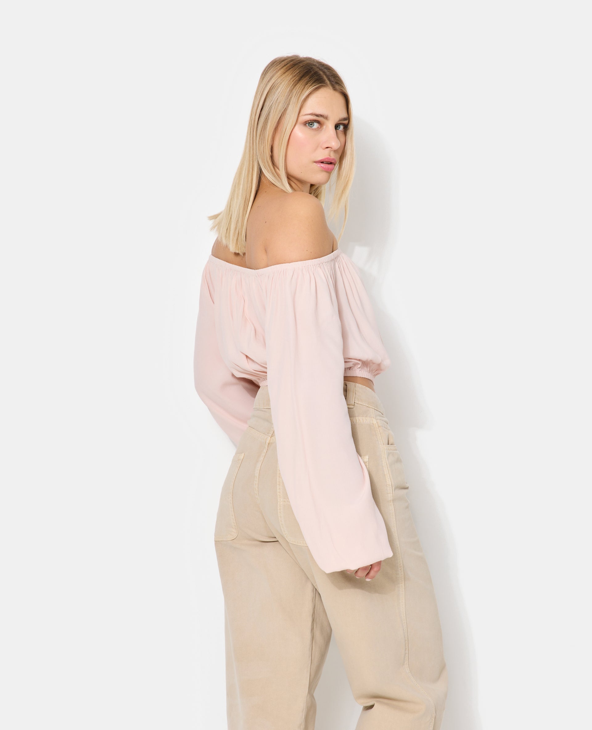 Blouse courte encolure Bardot